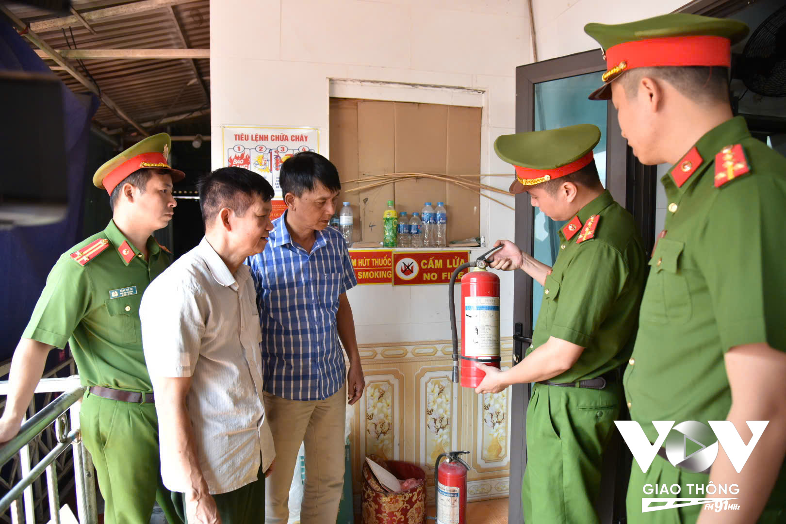 Lực lượng chức năng huyện Ba Vì phấn đấu đến 30-6, các loại hình cơ sở có nguy cơ cao xảy ra cháy, nổ phải tổ chức hoàn thành việc khắc phục các tồn tại, vi phạm về PCCC