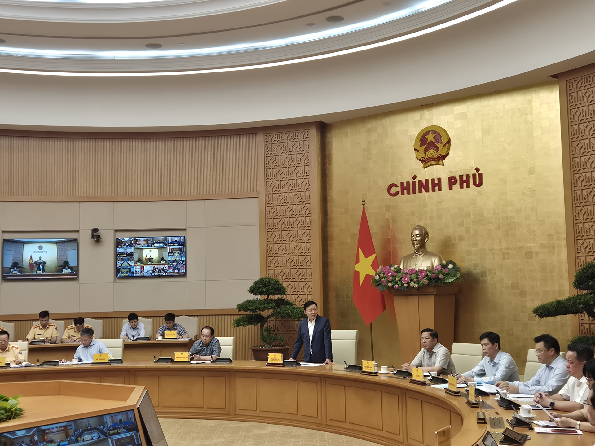 Phó Thủ tướng Chính phủ Trần Hồng Hà, Chủ tịch UBATGTQG chủ trì họp sơ kết quý I/2025 và triển khai nhiệm vụ quý II/2025