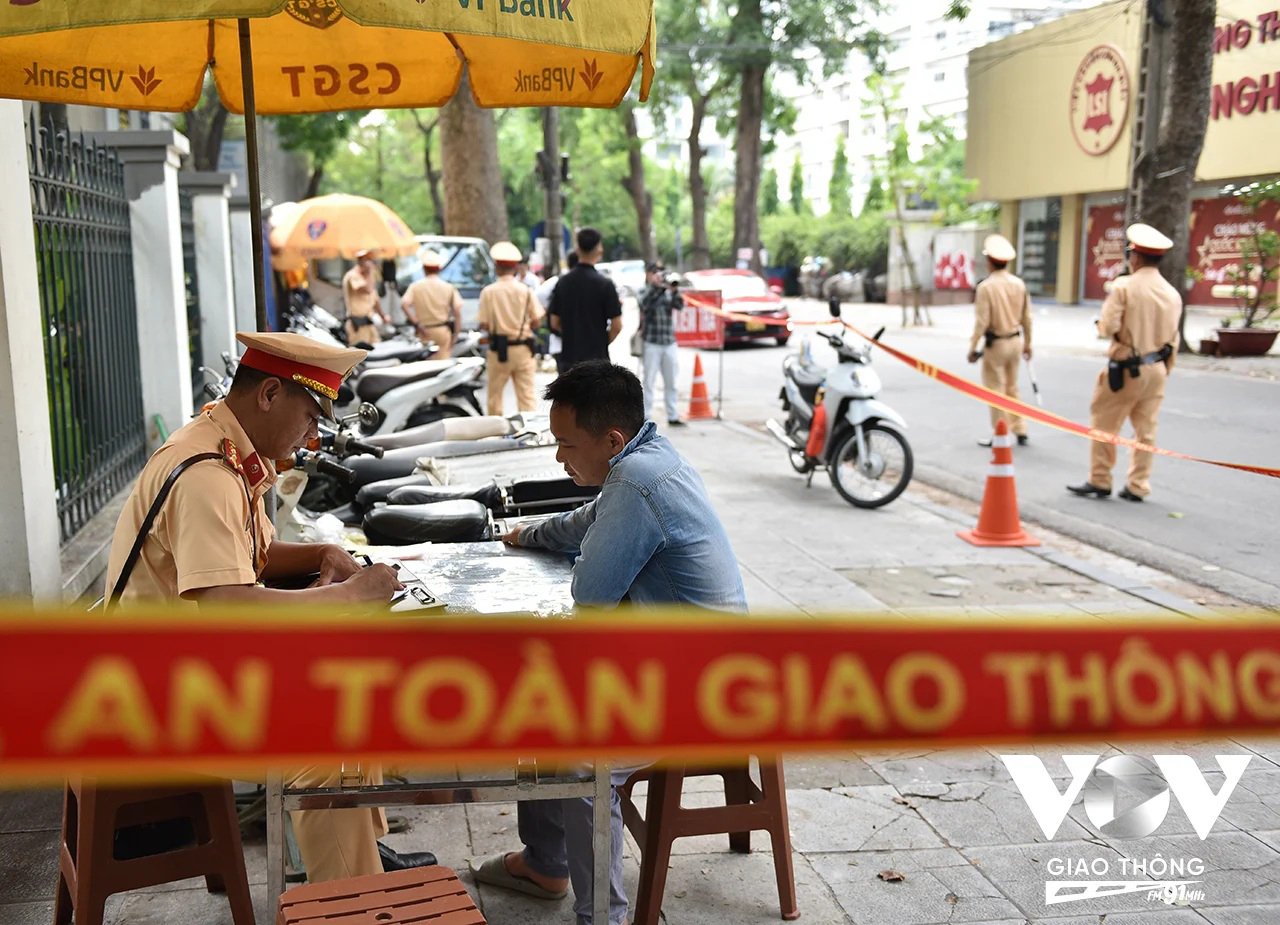 Tăng mức xử phạt có thể hiệu quả, nhưng không nên là giải pháp duy nhất để nâng cao ý thức giao thông - Ảnh minh họa