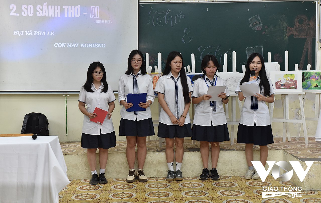 Học sinh thi ''bình thơ'' với AI
