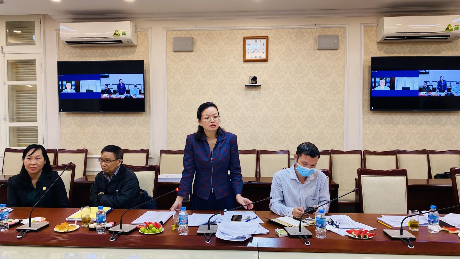 Bà Đặng Anh Thư (thứ ba từ trái sang), Phó cục trưởng Cục Kết cấu hạ tầng xây dựng, Bộ Xây dựng (Ảnh: Bộ Xây dựng)