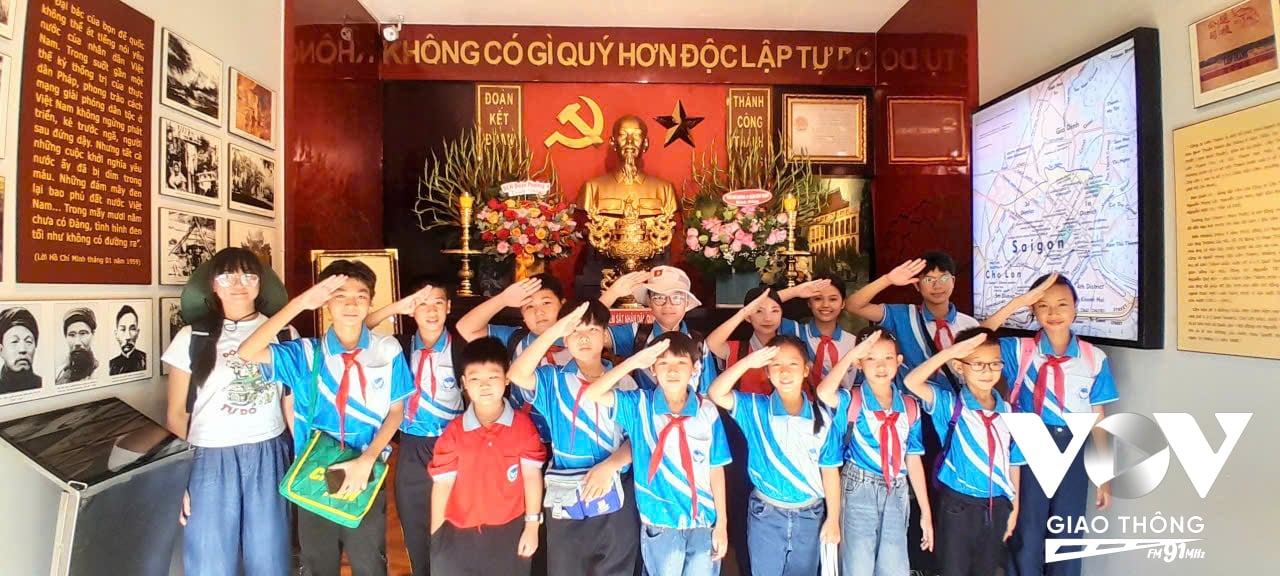 Nhà sử học nhỏ tuổi - Nhà thiếu nhi TP. Hồ Chí Minh tìm hiểu về Di tích