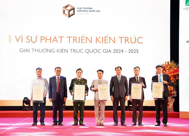 Đại diện ACV nhận giải thưởng “Vì sự phát triển Kiến trúc”