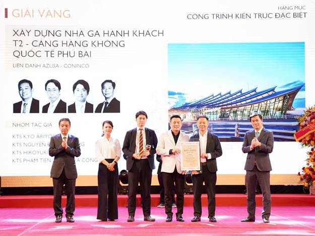 Nhóm thiết kế Nhà ga hành khách T2 – Cảng HKQT Phú Bài nhận giải Vàng
