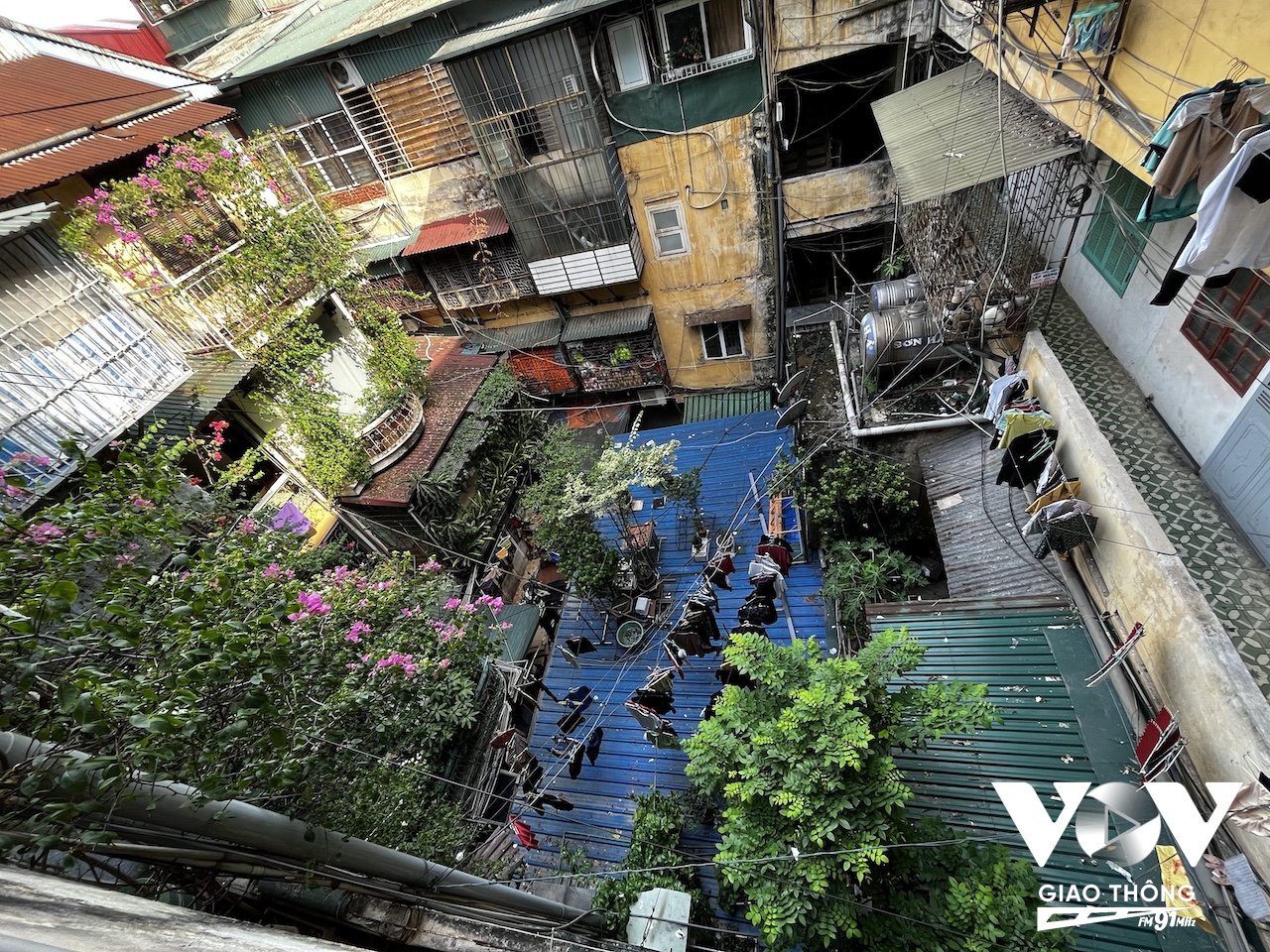 Bên trong tòa nhà cũng vậy, chưa khi nào cư dân được hưởng trọn vẹn ánh nắng mặt trời chiếu đều lên toàn bộ khu nhà
