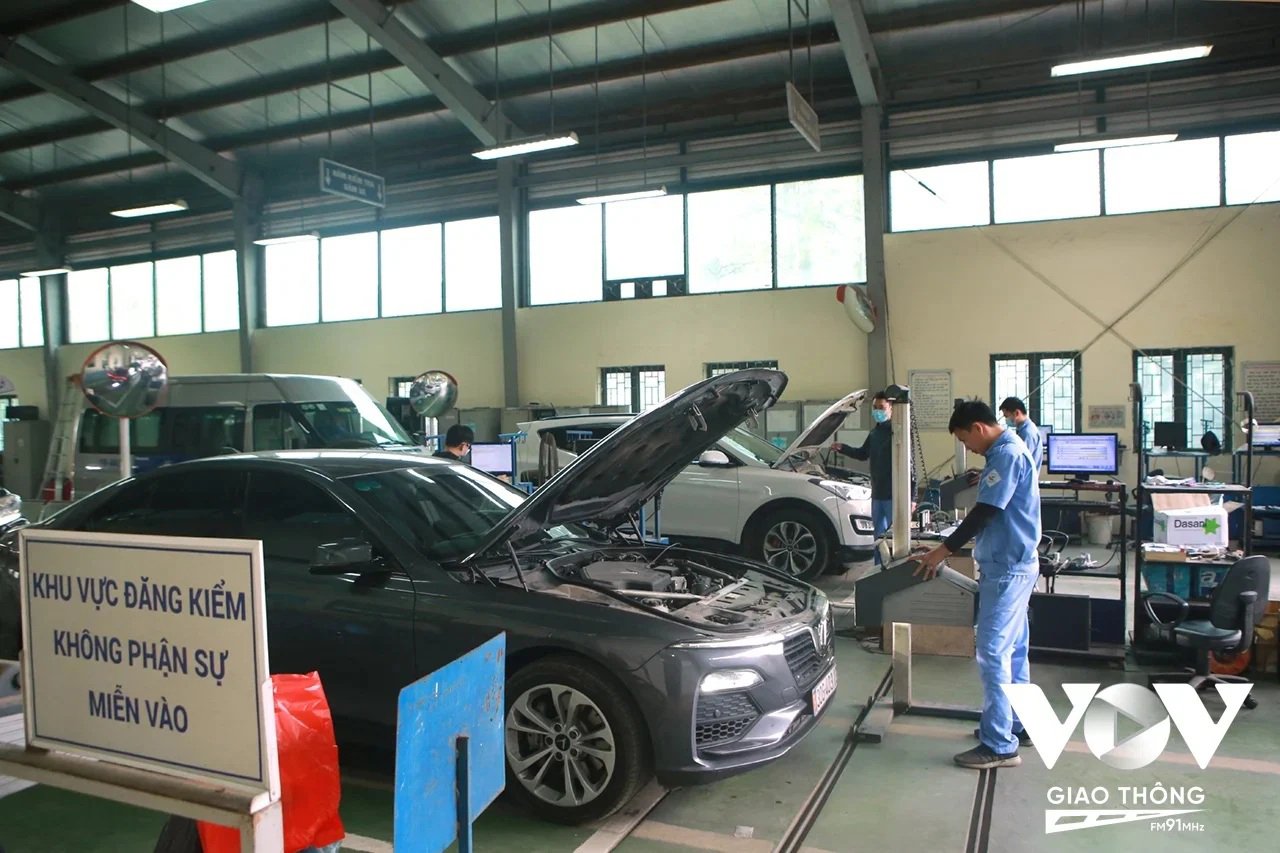 Nhiều tài xế đưa xe đi đăng kiểm mới biết bị phạt nguội