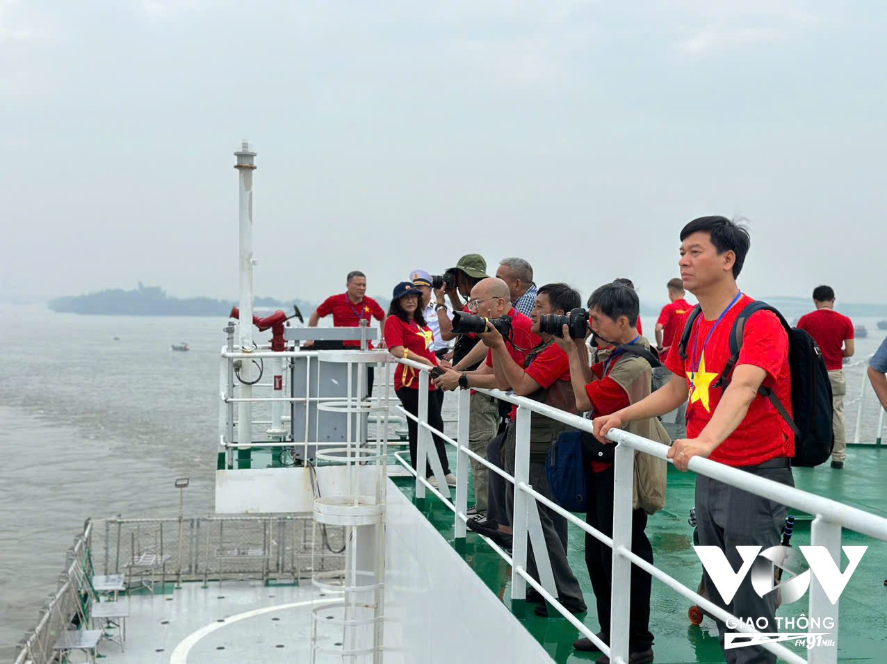 Từng nhiều lần nghe, đọc các bài báo về Trường Sa, nhưng đây là lần đầu tiên nhà báo Ngô Minh Hiển được tận mắt nhìn Trường Sa bằng góc nhìn của riêng mình, một chuyến đi xúc động.