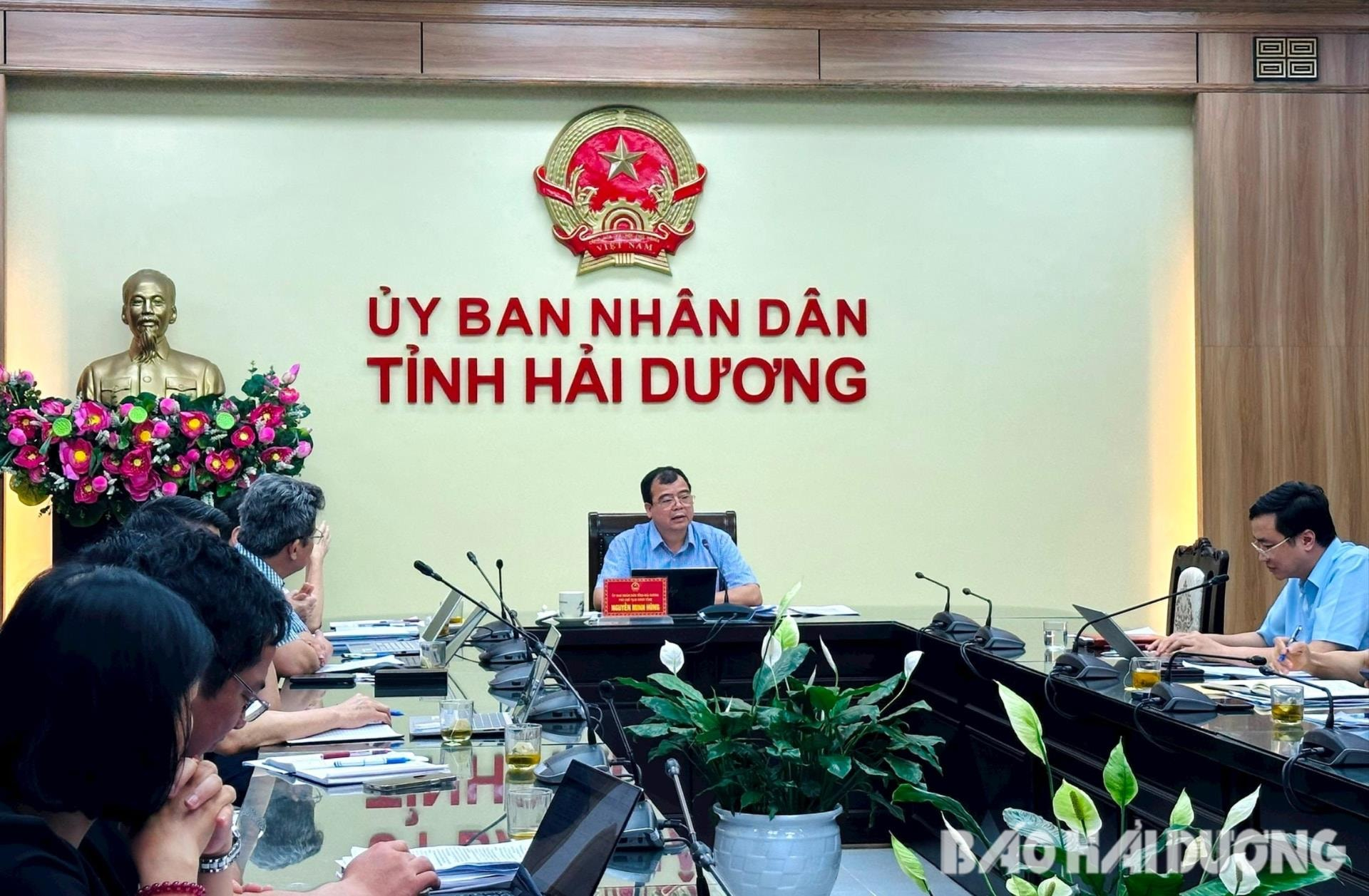 Đồng chí Nguyễn Minh Hùng, Tỉnh uỷ viên, Phó Chủ tịch UBND tỉnh Hải Dương lưu ý cần rà soát, đánh giá kỹ lưỡng ưu, nhược điểm của từng phương án sắp xếp các đơn vị sự nghiệp công lập khi bỏ cấp huyện (Ảnh: Báo Hải Dương)