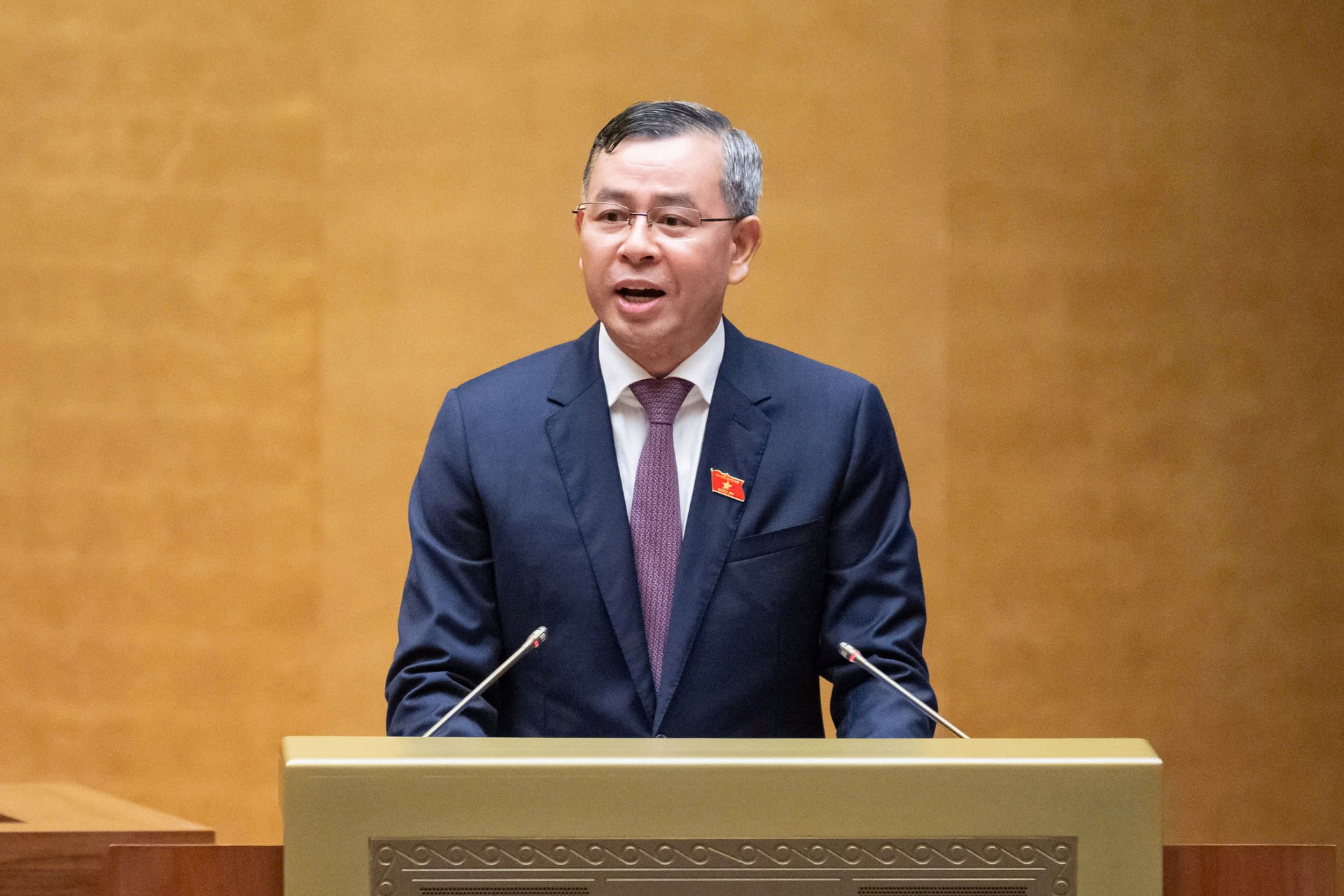 Tổng KTNN Ngô Văn Tuấn trình bày Báo cáo kiểm toán quyết toán NSNN năm 2023 (Ảnh - Báo Kiểm toán).