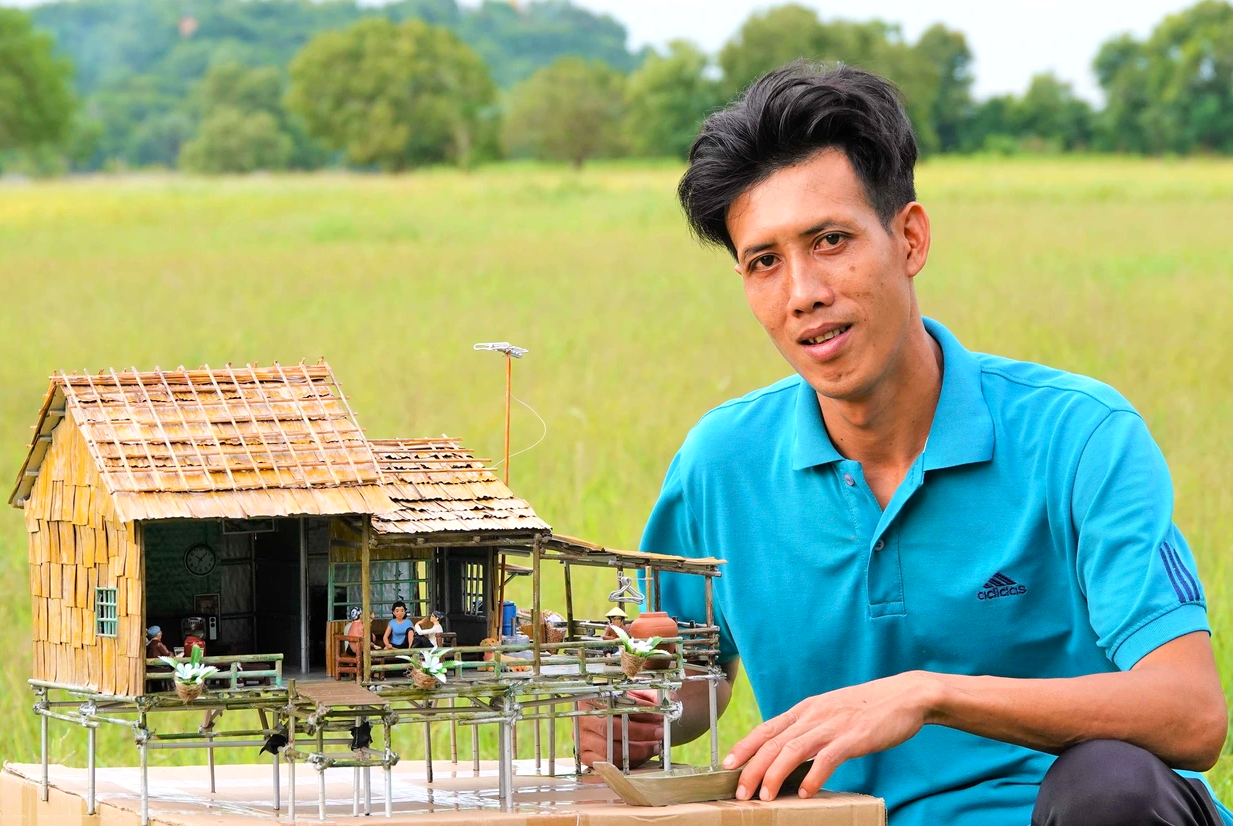 Anh Cường say mê thực hiện các mô hình nhà miền Tây. (Ảnh: Báo Dân Trí)