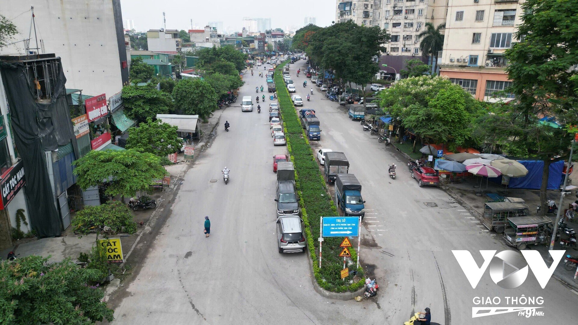 Dự án đầu tư xây dựng Vành đai 2,5 đoạn Đầm Hồng - QL1A được khởi công năm 2014, bị chậm tiến độ do gặp nhiều vướng mắc trong công tác giải phóng mặt bằng.