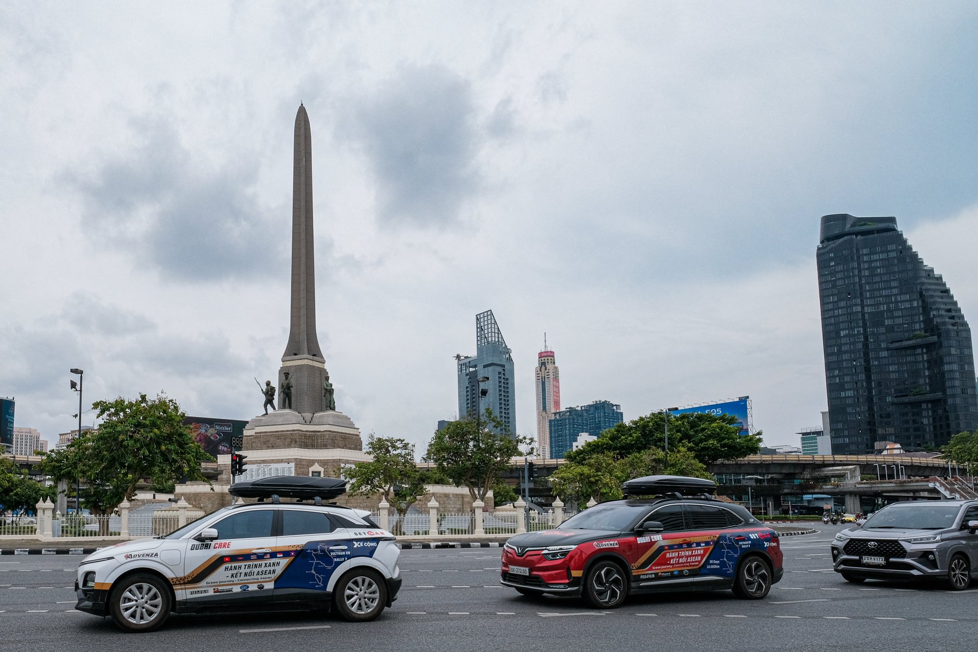 Rời Campuchia, tiếp tục 5 ngày lái xe, đoàn xe Vietnam EV Rally lần 2 đã đến Thủ đô Bangkok của Thái Lan.