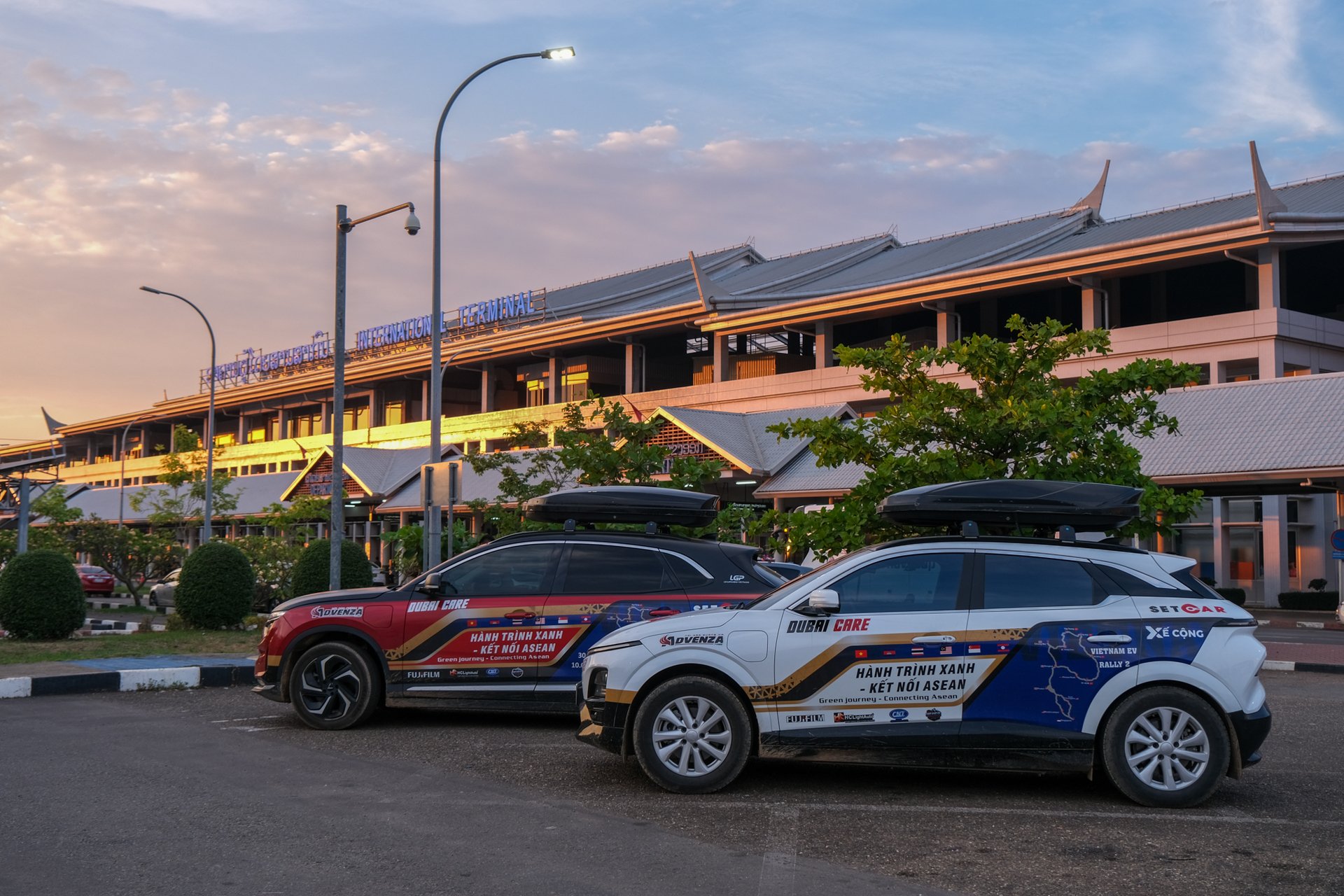 Sân bay quốc tế Wattay - Wattay International Airport hay còn có tên gọi khác là Sân bay Viêng Chăn, là 1 trong 2 sân bay quốc tế tại Lào. Đây cũng là sân bay lớn nhất của Lào. Du khách nước ngoài, trong đó có Việt Nam, khi mua vé máy bay đi Viêng Chăn sẽ đáp tại Sân bay quốc tế Wattay.