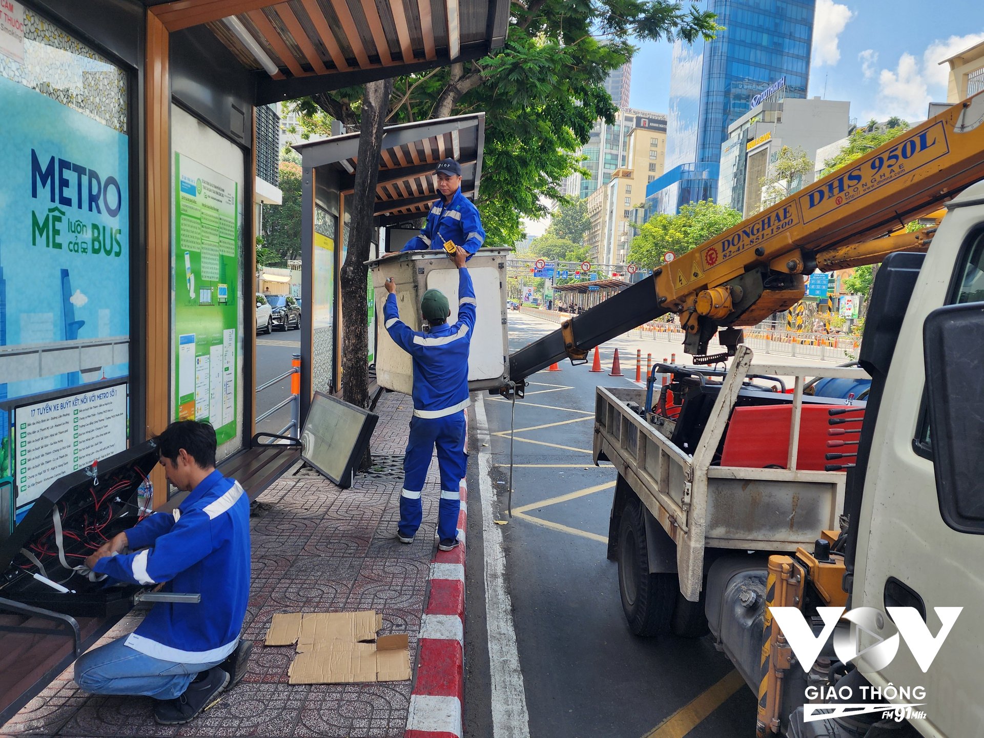 170 nhà chờ xe buýt đang được khắc phục, sửa chữa, tạo điều kiện thuận lợi cho người dân trong việc chờ đón xe buýt