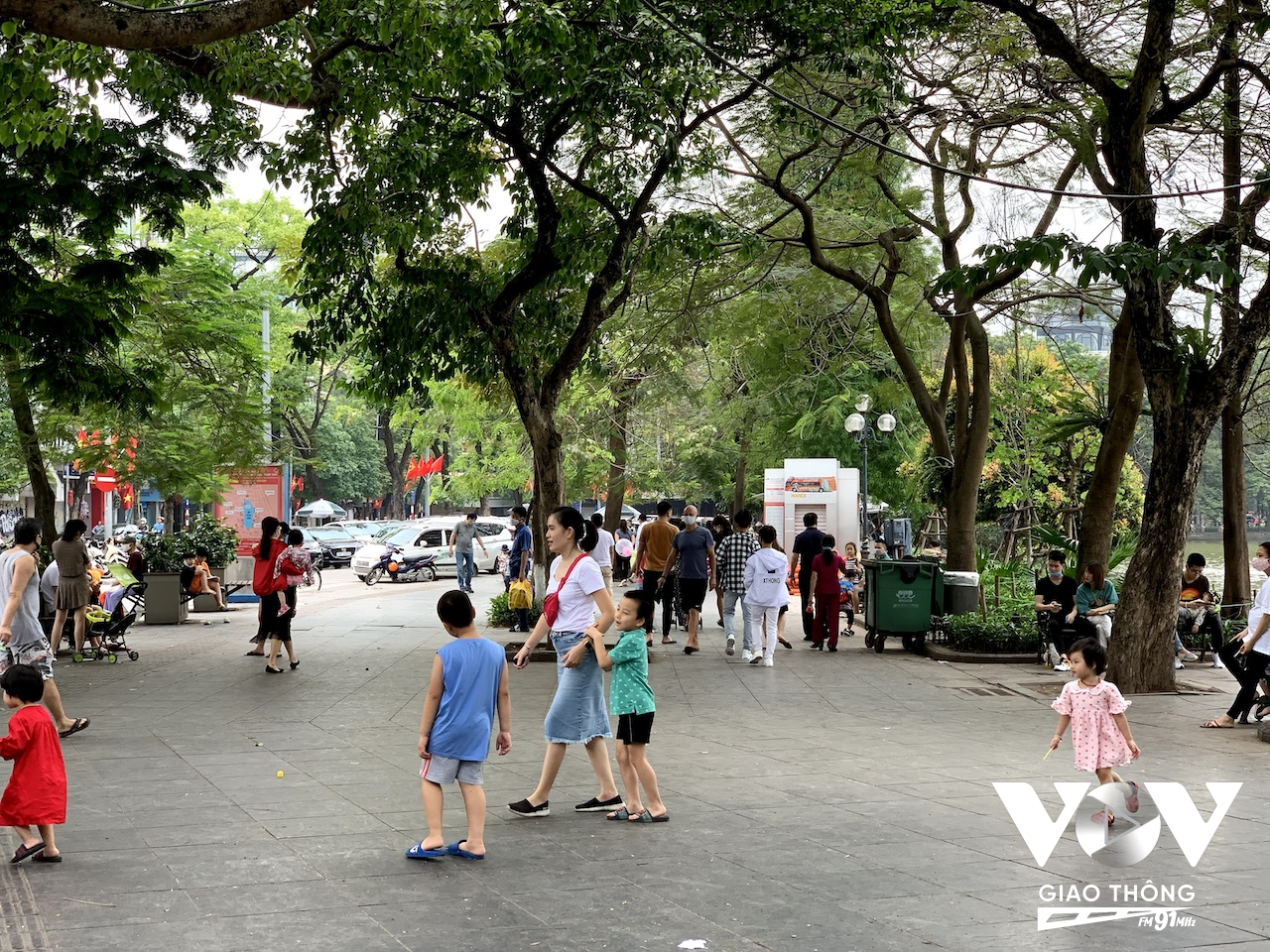 Trẻ em ở thành phố có điều kiện vui chơi, tiếp xúc với nhiều không gian học tập giải trí hơn