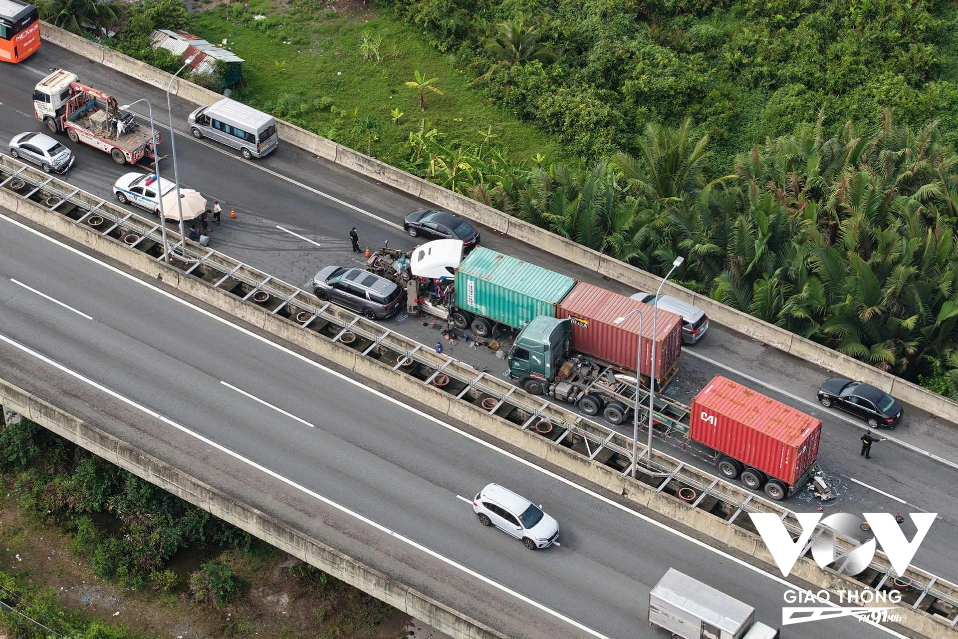 Hiện trường vụ va chạm giữa nhiều phương tiện trên cao tốc TP.HCM-Long Thành-Dầu Giây