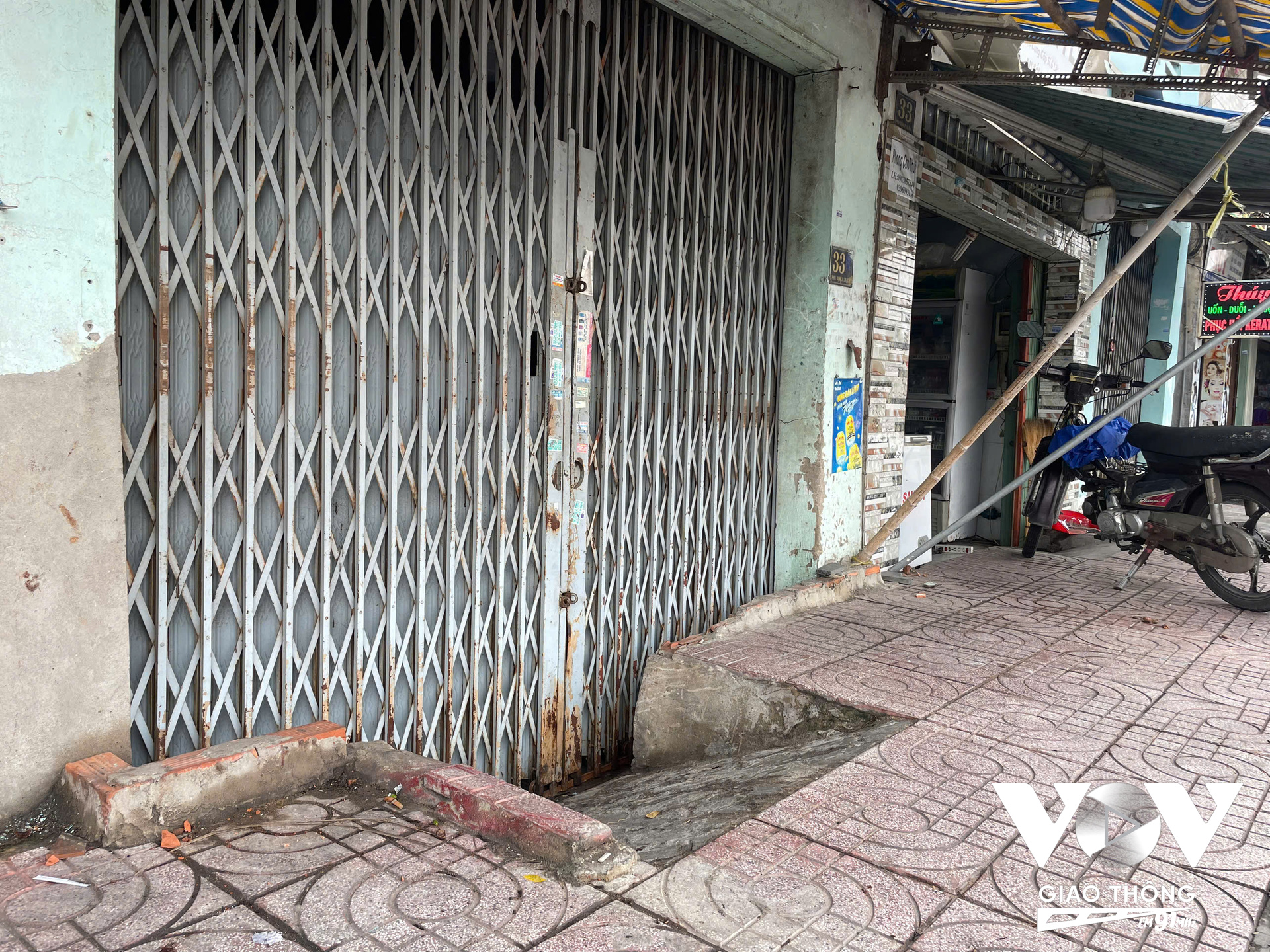 Liệu các đô thị đã đưa úng ngập vào vấn đề cấp bách để tìm cách giải quyết triệt để các căn nguyên của nó hay chưa, hay vẫn chấp nhận để mặc cho nước dồn chỗ trũng?