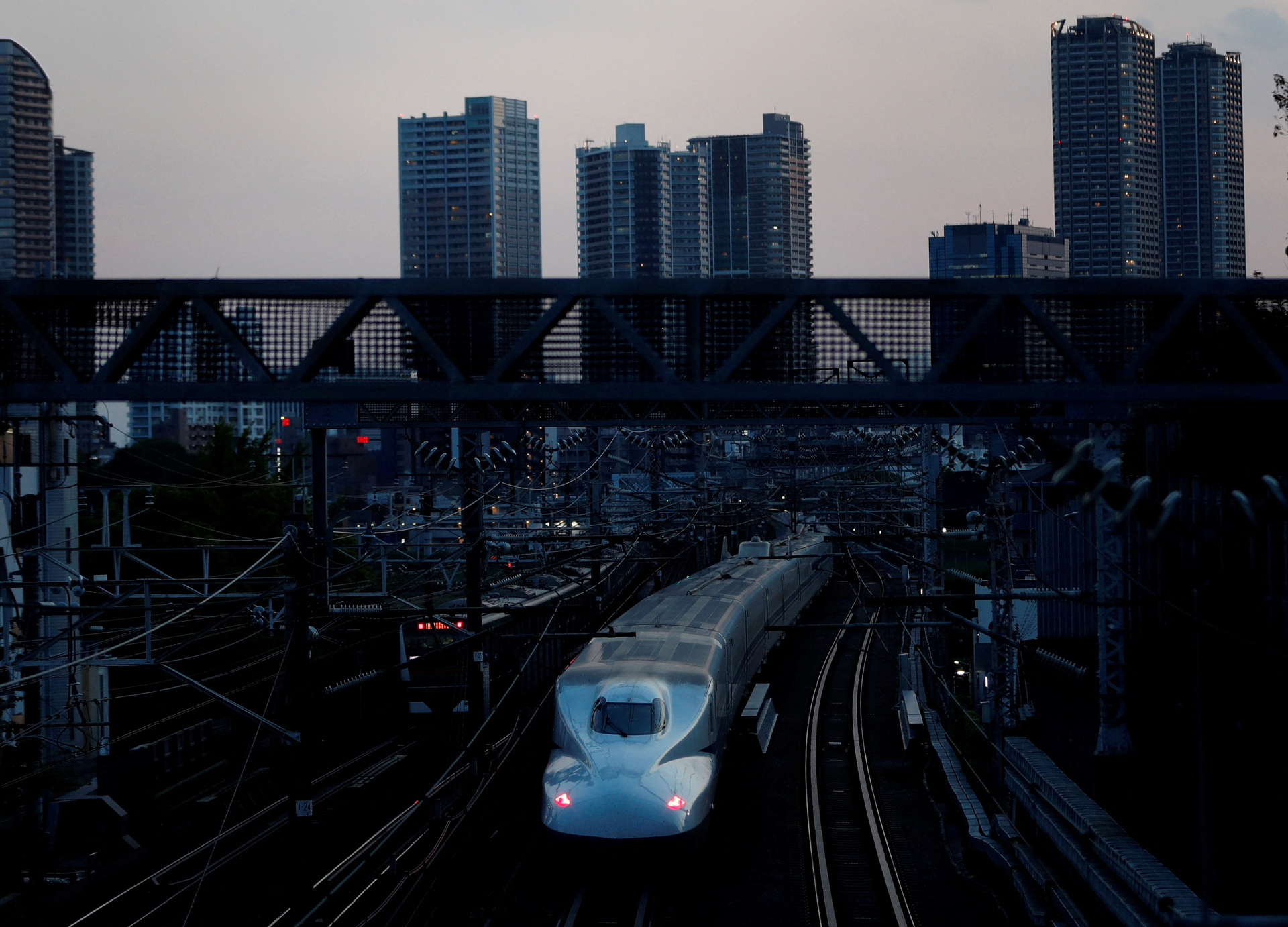 Tàu Shinkansen biểu tượng của Nhật Bản đang chứng kiến sự tăng trưởng đột biến về số lượng hành khách. (Ảnh: Reuters)