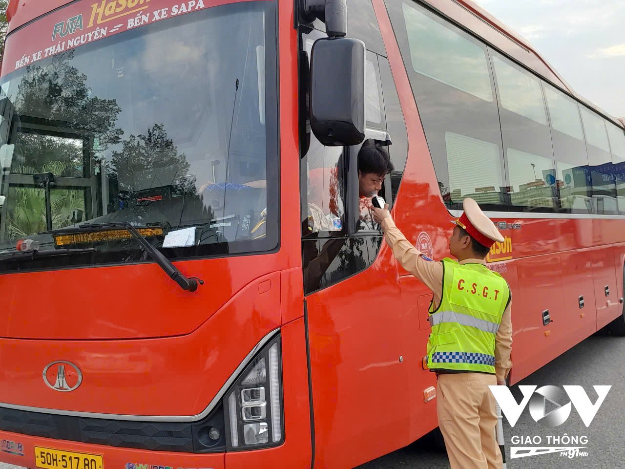 Kiểm tra nồng độ cồn là một trong các nội dung kiểm tra đối với lái xe trong đợt cao điểm này
