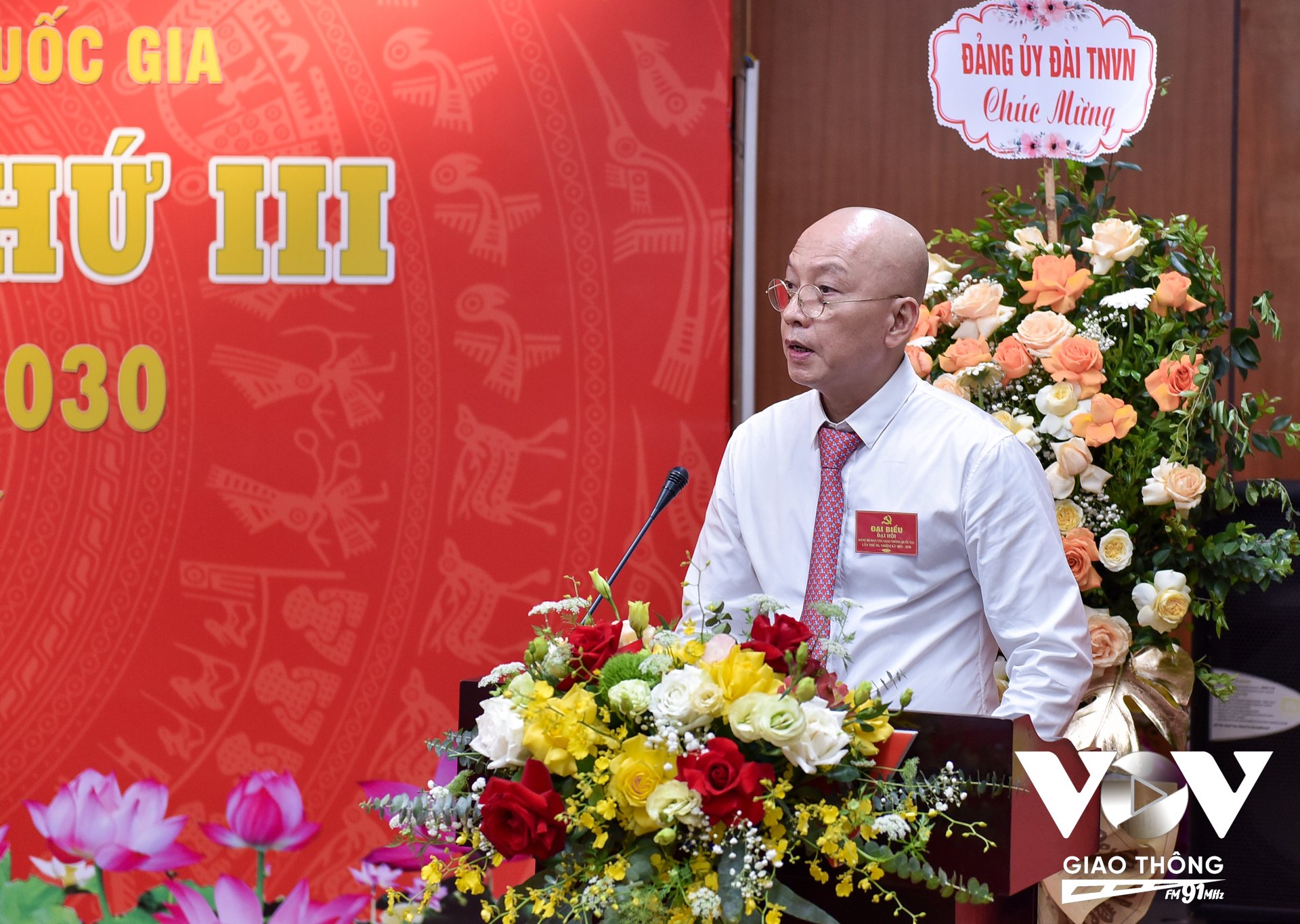 Đồng chí Trang Công Tiến – Bí thư Đảng ủy, Trưởng ban Ban VOV Giao thông Quốc gia phát biểu khai mạc Đại hội Đảng bộ Ban VOV Giao thông Quốc gia nhiệm kỳ 2025 - 2030