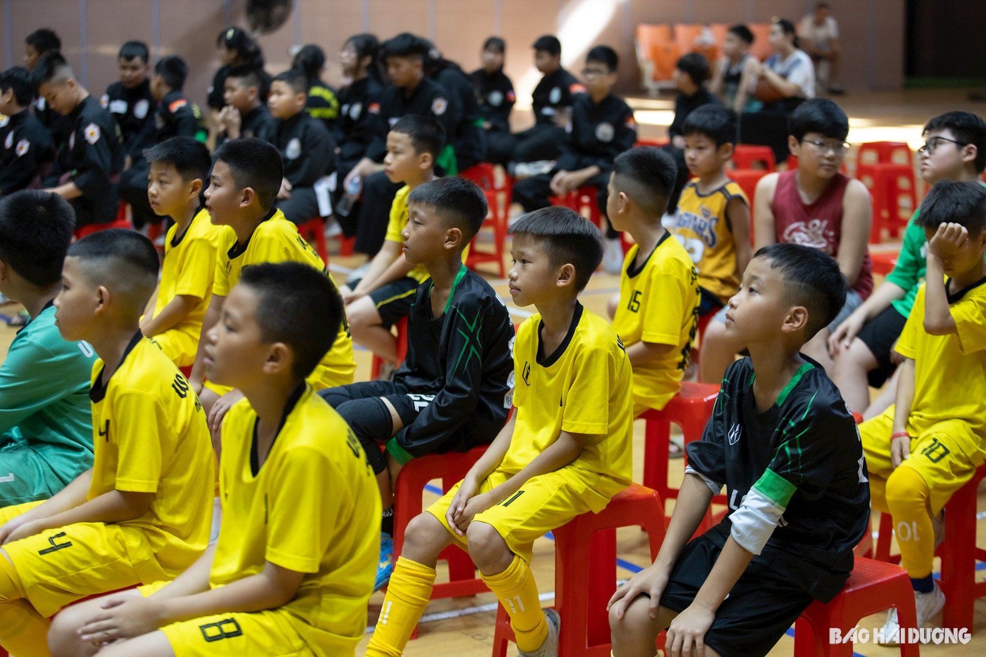 Hơn 100 em nhỏ tham gia các lớp năng khiếu thể thao trong dịp hè (Ảnh: Báo Hải Dương)