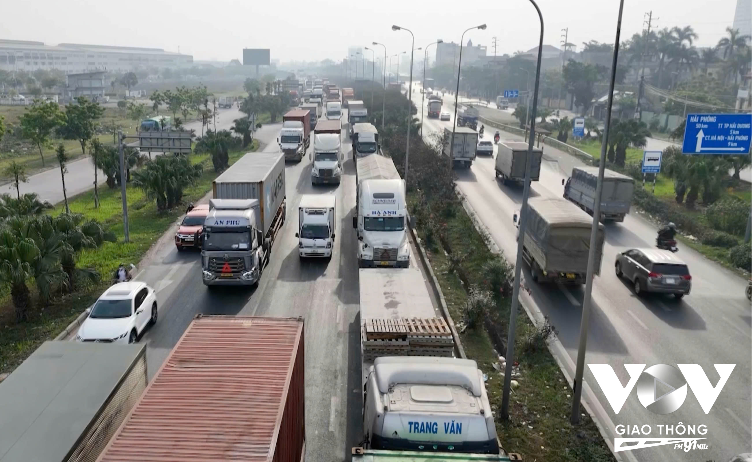 Nhiều nguy cơ mất an toàn giao thông do chưa thể tách làn phương tiện trên quốc lộ 5