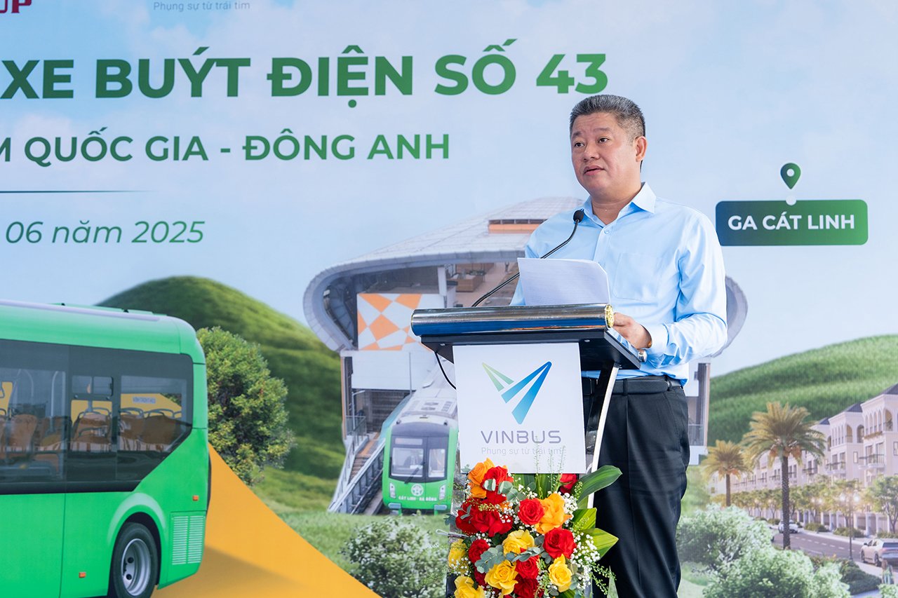 Phó Chủ tịch UBND TP. Hà Nội Nguyễn Mạnh Quyền phát biểu tại lễ khai trương tuyến buýt điện số 43