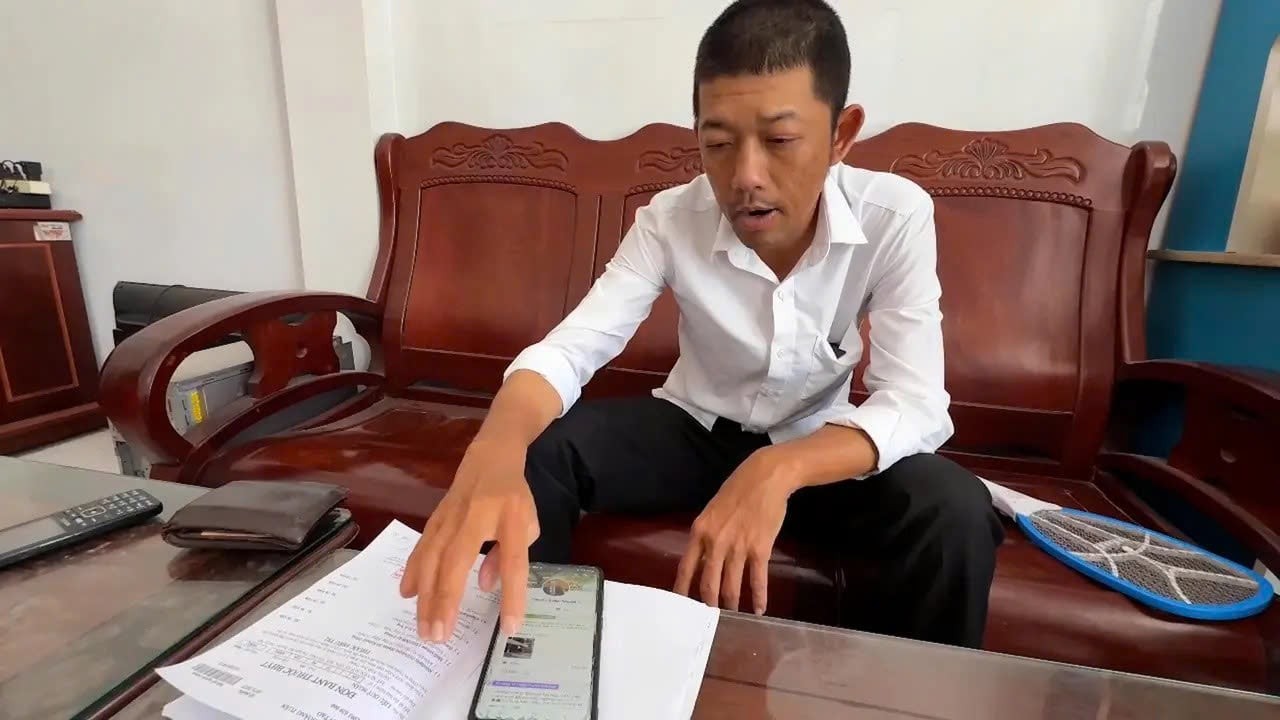 Ông Liễu Quý Ngân - người tố cáo công ty C.P trao đổi với phóng viên tại nhà (huyện Mỹ Xuyên, tỉnh Sóc Trăng). Ông cho biết, mình từng làm nhân viên tại cửa hàng Fresh Shop Mỹ Xuyên của C.P. Việt Nam hơn 3 năm trước. Trong quá trình làm việc, ông phát hiện nhiều trường hợp thịt heo có dấu hiệu bất thường như: chảy máu, có mủ, áp xe, bốc mùi hôi... và đã báo cáo đến lãnh đạo công ty