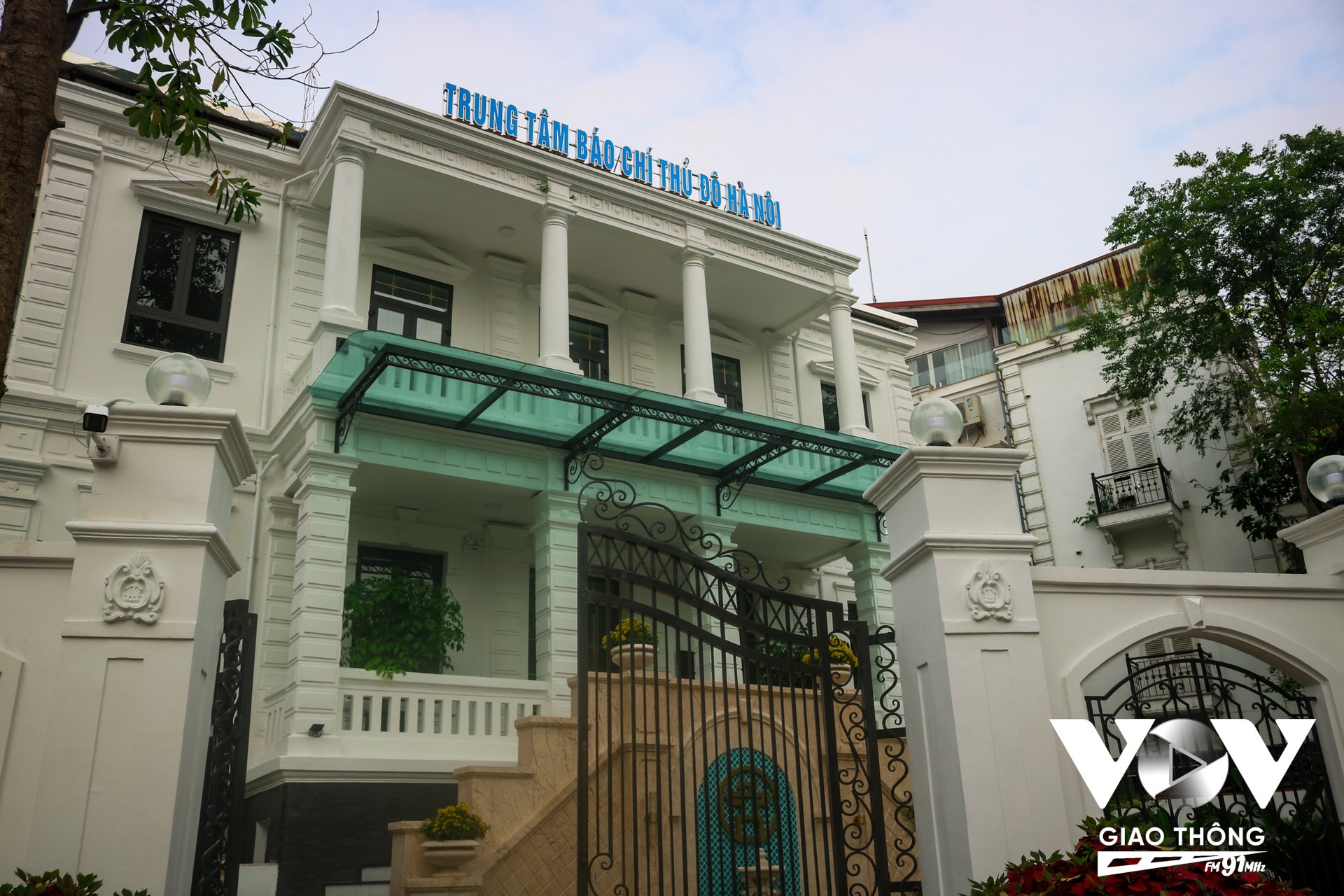 Biệt thự số 17 Điện Biên Phủ (quận Ba Đình, Hà Nội) trước đây là Đại sứ quán Vương quốc Đan Mạch tại Hà Nội, nay trở thành cơ sở 2 của Trung tâm Truyền thông, Dữ liệu và Công nghệ số và là Trung tâm Báo chí Thủ đô Hà Nội