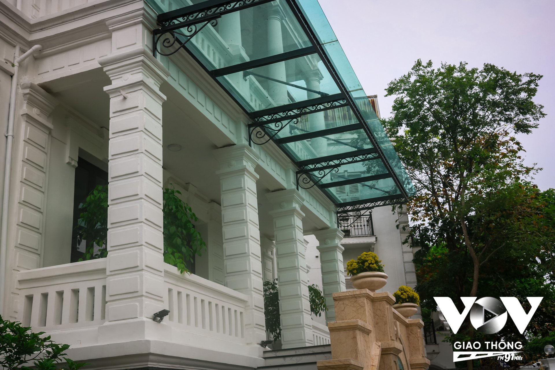 ... nhưng căn biệt thự giờ đã được tu sửa khang trang, mới mẻ, chính thức đi vào hoạt động