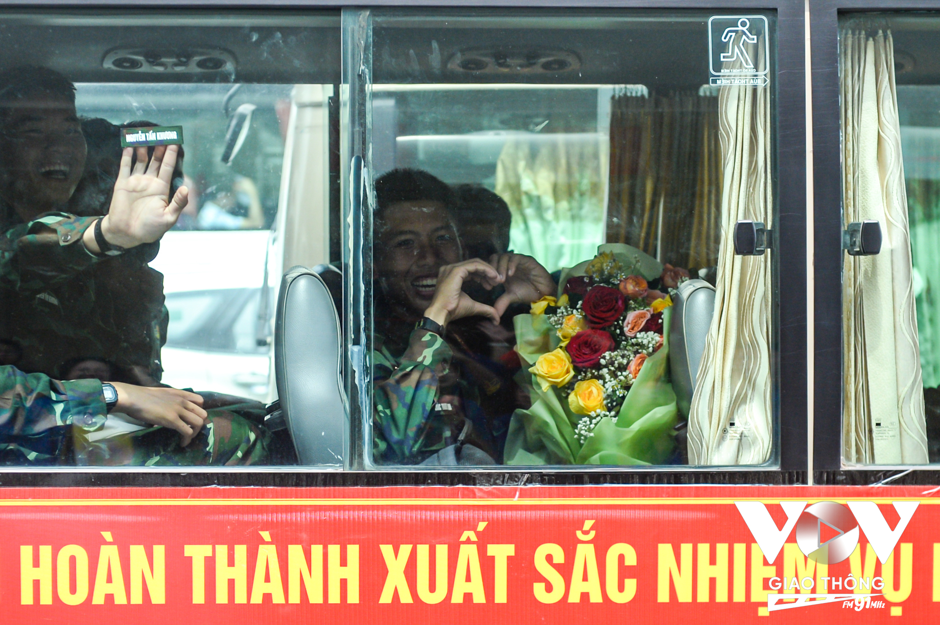 Trên từng gương mặt sạm nắng của các chiến sĩ toát lên sự tự hào khi được tham gia tập luyện để chuẩn bị cho lễ kỷ niệm 80 năm Cách mạng tháng Tám và Quốc khánh 2-9 sắp tới.