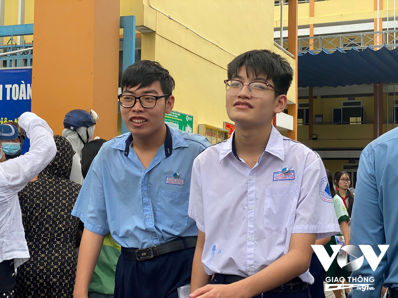 Sau hai ngày thi căng thẳng, những nụ cười đã xuất hiện.(Ảnh: Lê Na)