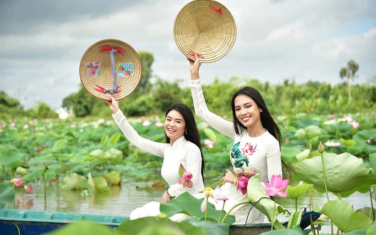 Làng Nha Mân được mệnh danh là “kinh đô” hội tụ người đẹp vì phụ nữ ở đây có dung mạo nổi trội hơn so với các với chị em trong vùng.