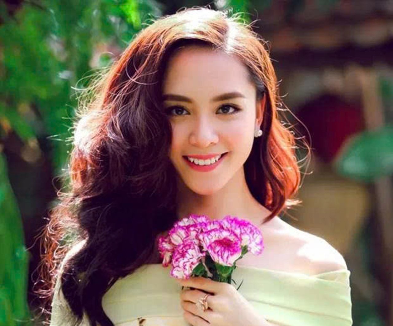 Á hậu Hoàn vũ năm 2008 Dương Trương Thiên Lý (quê hương Đồng Tháp) được nhận xét là người thừa hưởng nhiều nét đẹp của phụ nữ Nha Mân xưa.