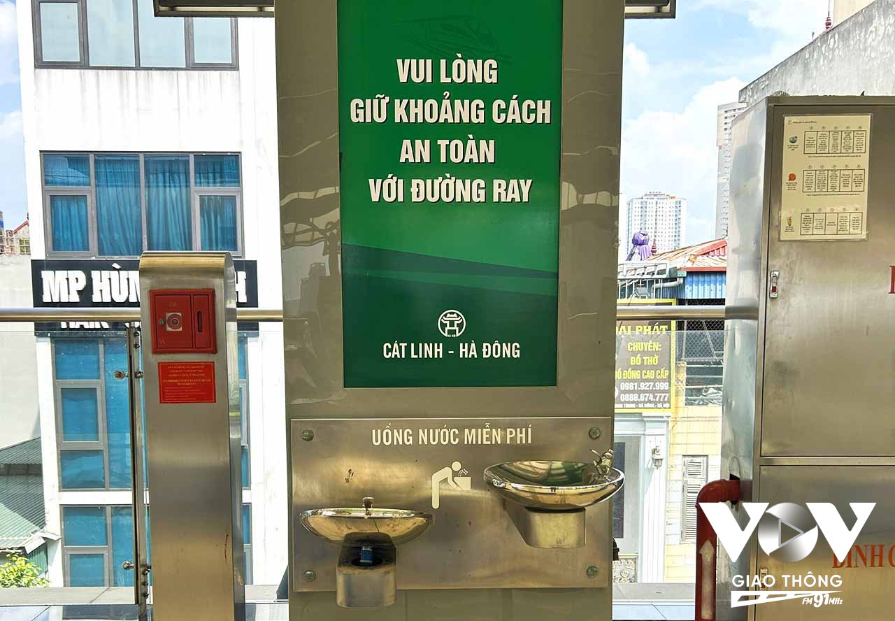 Tại 1 số nhà ga có hệ thống phục vụ nước uống miễn phí cũng không thể sử dụng