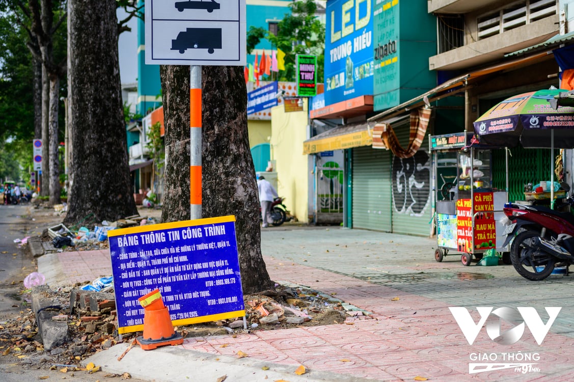 Công trình cải tạo vỉa hè đường Lý Thường Kiệt được triển khai thi công vào đầu tháng 3.2025