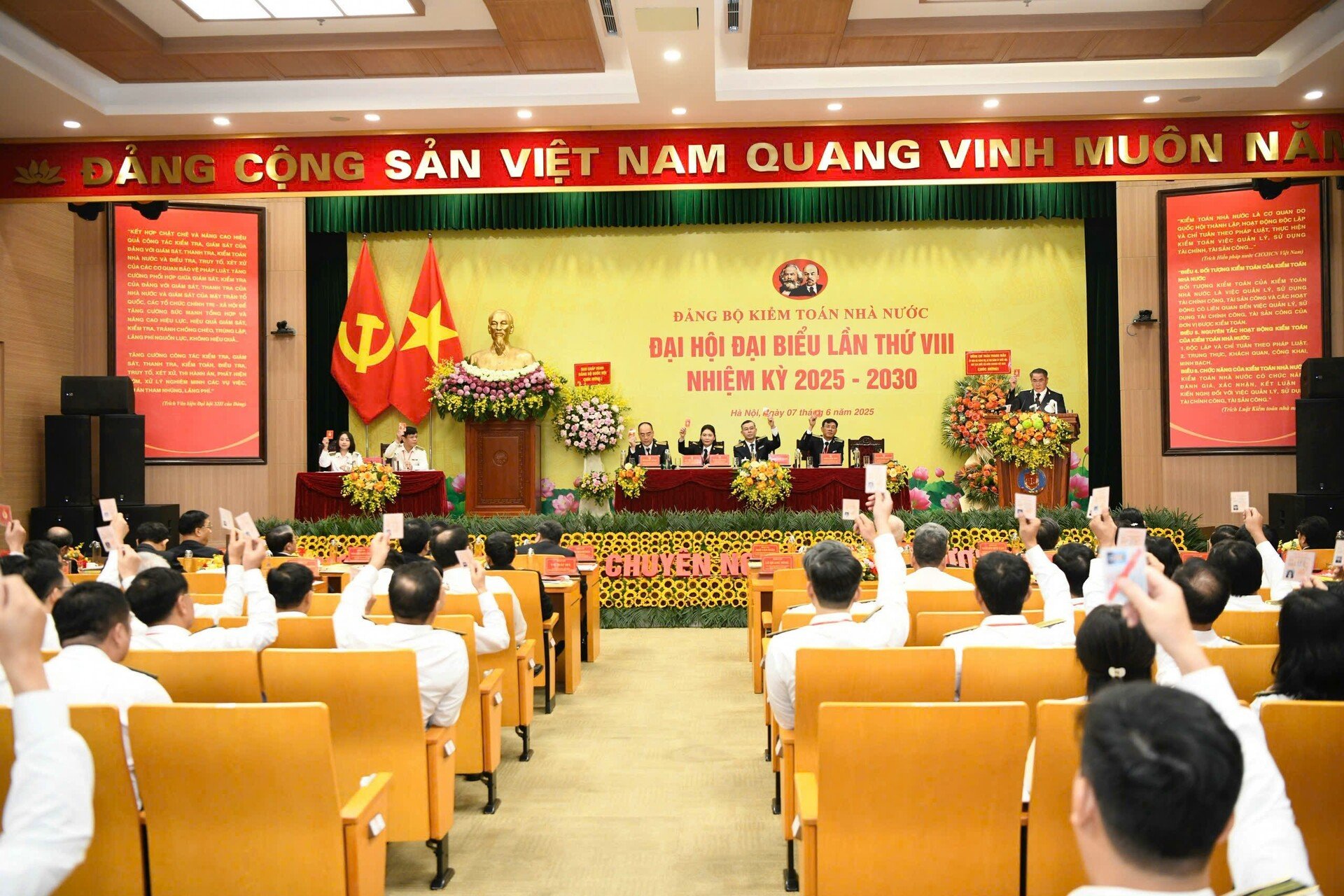 Đại hội đại biểu Đảng bộ Kiểm toán nhà nước lần thứ VIII đã diễn ra thành công và kết thúc tốt đẹp