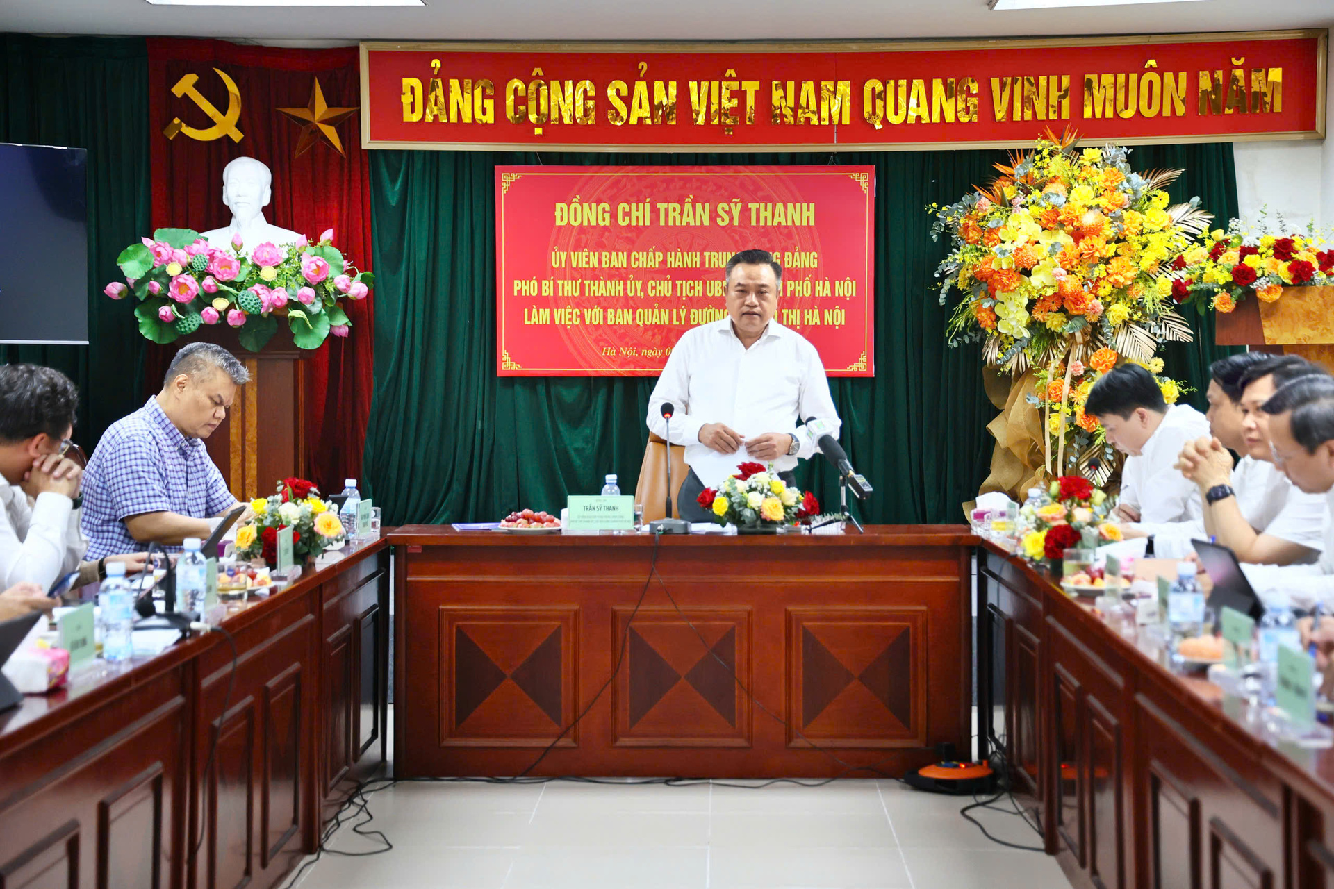 Đồng chí Trần Sỹ Thanh, Ủy viên Ban Chấp hành Trung ương Đảng, Phó Bí thư Thành ủy, Chủ tịch UBND thành phố Hà Nội đã có buổi làm việc với Ban Quản lý Đường sắt đô thị Hà Nội (MRB)