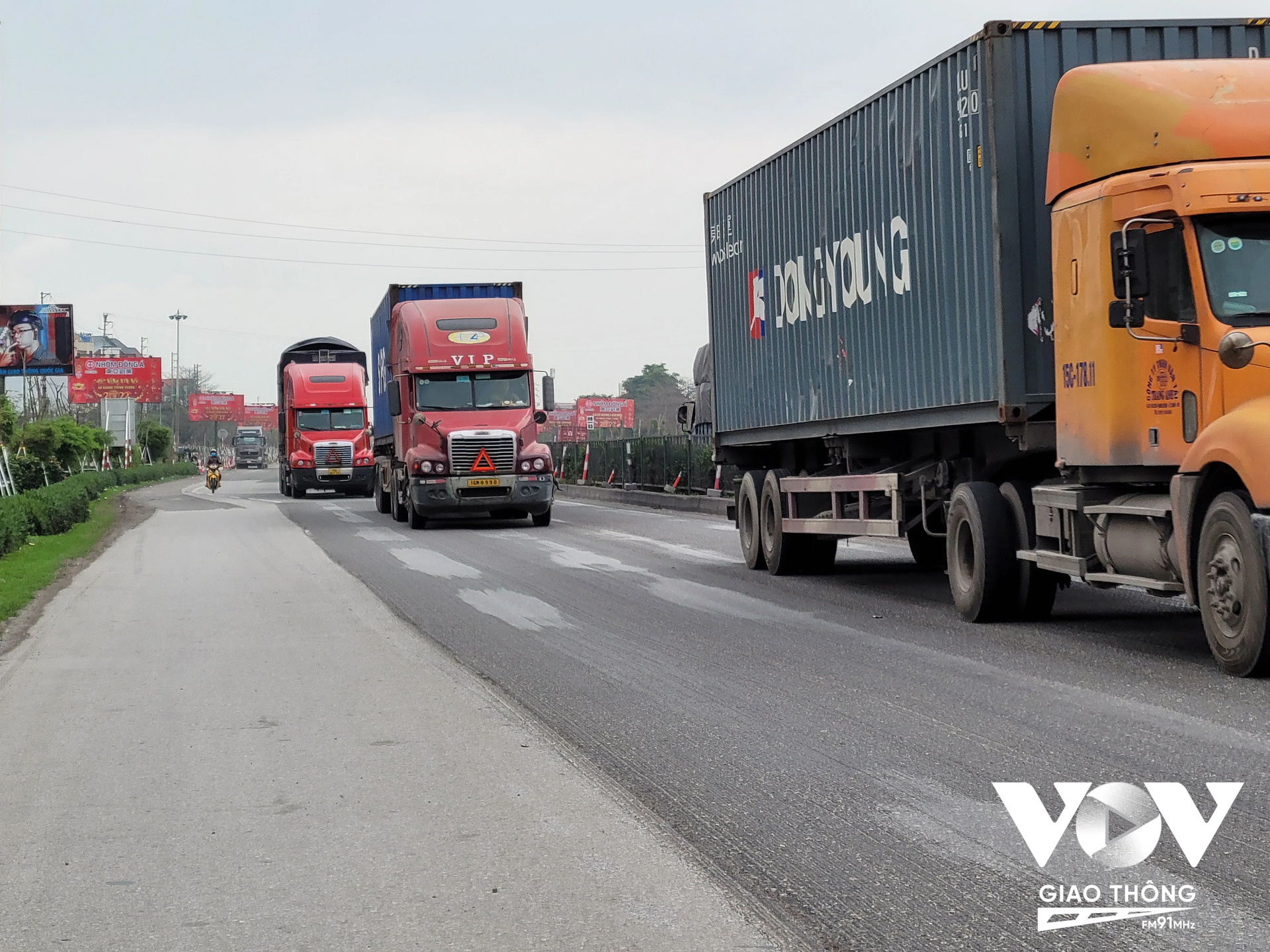Đề xuất tách làn xe cơ giới và thô sơ trên quốc lộ là một trong những biện pháp có ý nghĩa lớn để đảm bảo an toàn giao thông cho hệ thống các tuyến quốc lộ hiện nay.