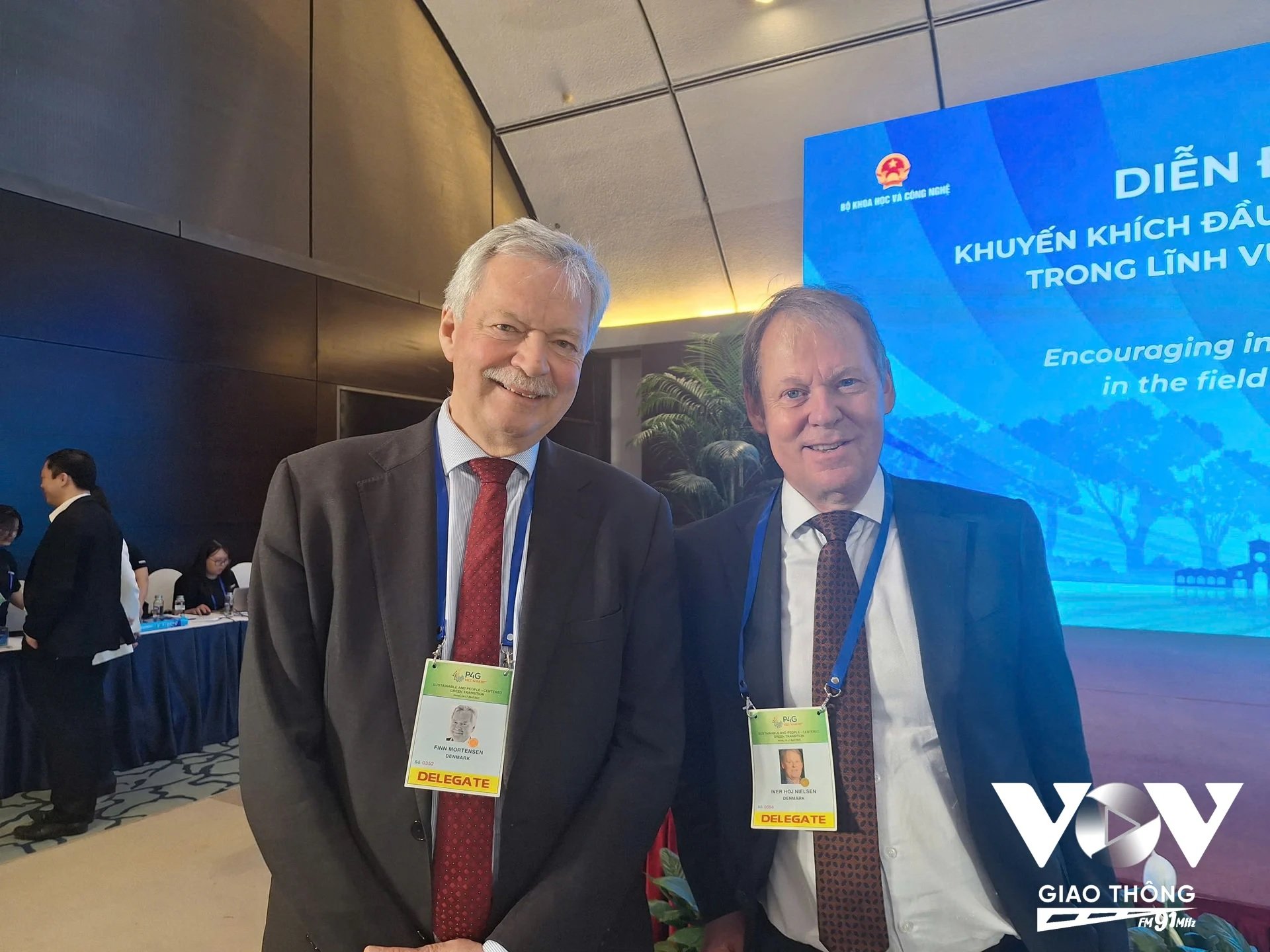 Ông Finn Mortensen, CEO của State of Green, Đan Mạch (bên trái)