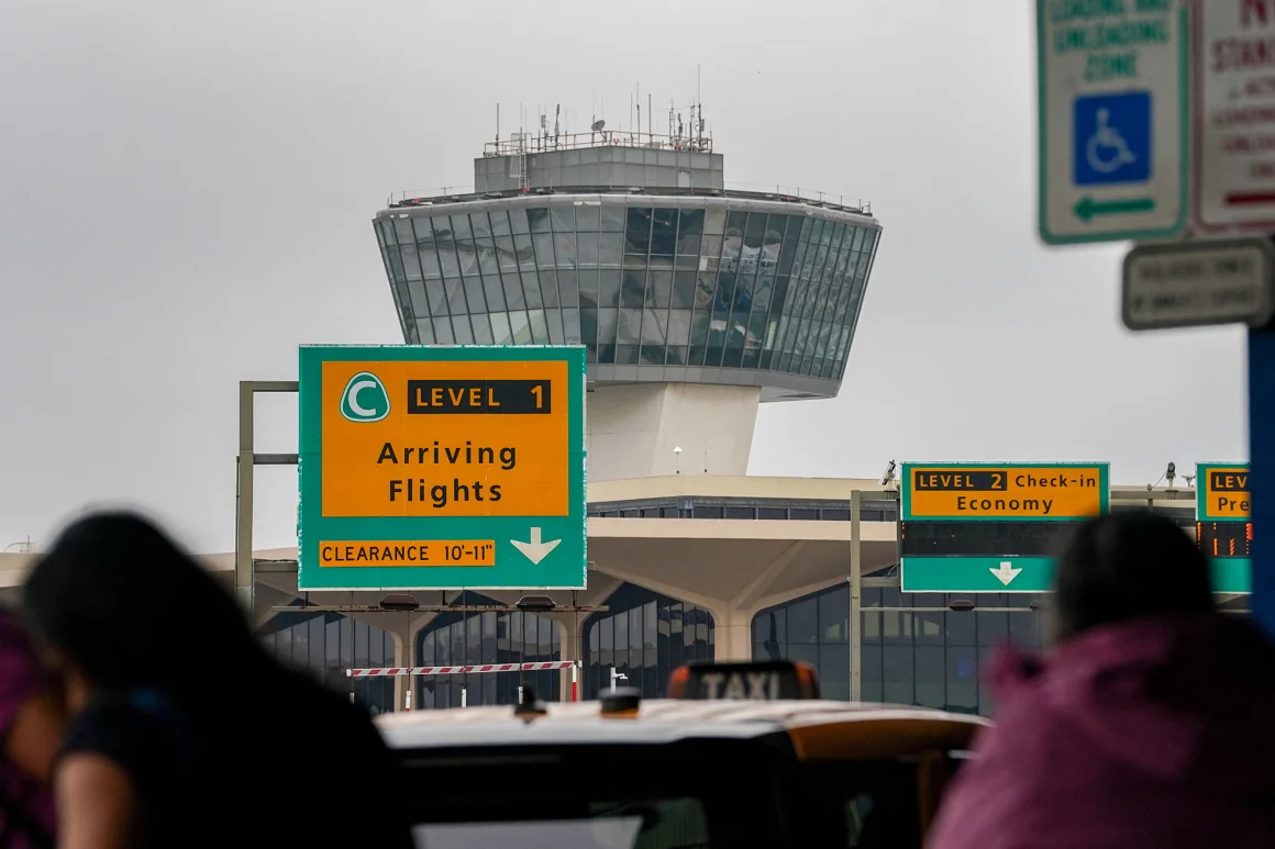 Một trung tâm điều hành tại Sân bay quốc tế Newark Liberty ở Newark, New Jersey. (Ảnh: David Dee Delgado/Reuters)
