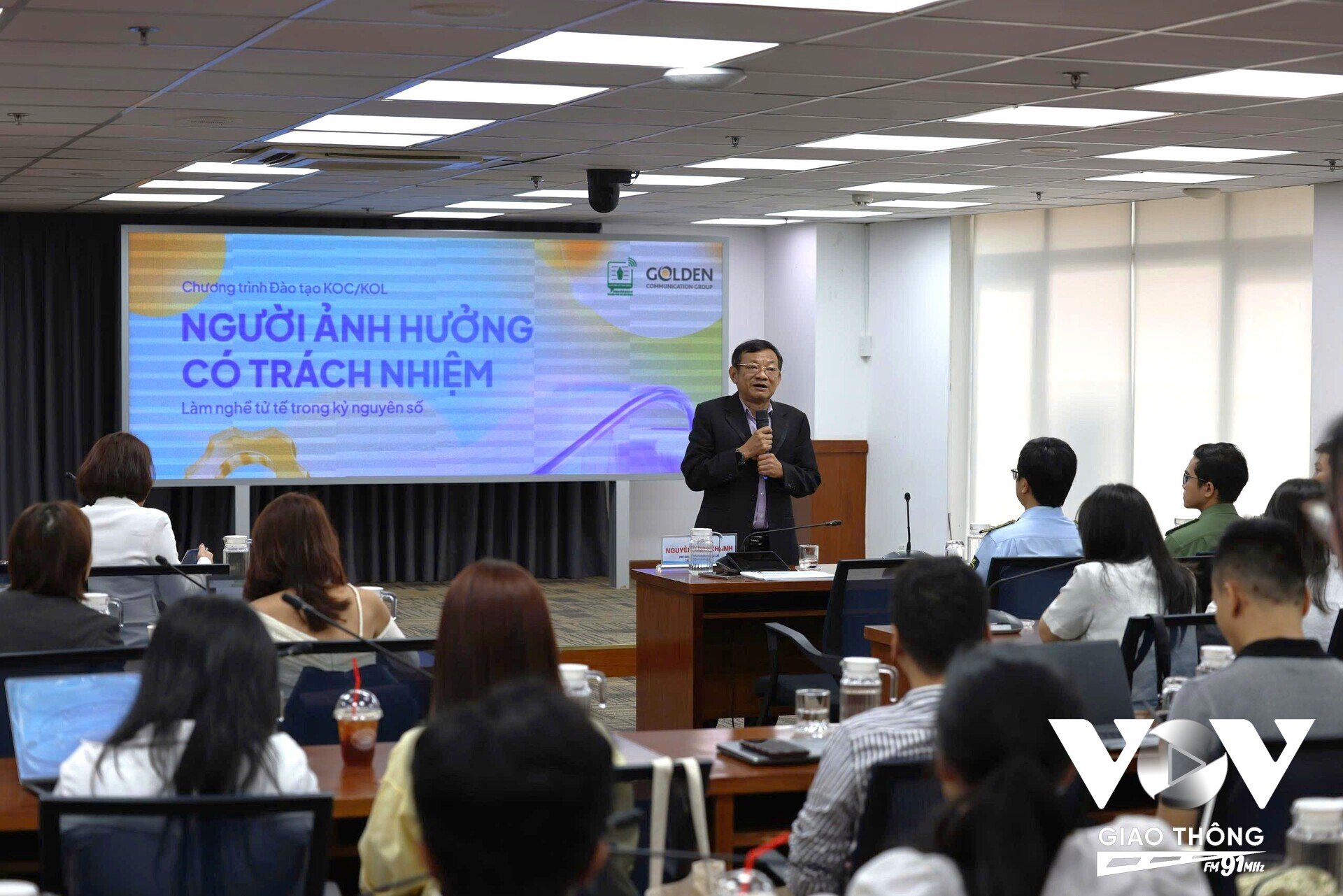 Ông Nguyễn Văn Khanh – Phó Giám đốc Trung tâm Báo chí TP.HCM nhấn mạnh: Người ảnh hưởng đóng vai trò quan trọng trong việc định hướng dư luận, tác động đến hành vi tiêu dùng và truyền thông thương hiệu.