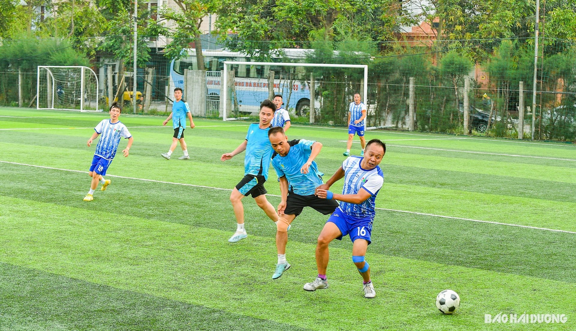 Các vận động viên từ 2 cơ quan báo chí 2 địa phương đã cống hiến cho khán giả nhiều bàn thắng ấn tượng (Ảnh: Báo Hải Dương)