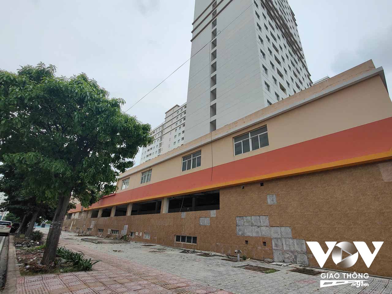 3.790 căn hộ tái định cư, được xây dựng khang trang, lại nằm trong cảnh vườn không nhà trống