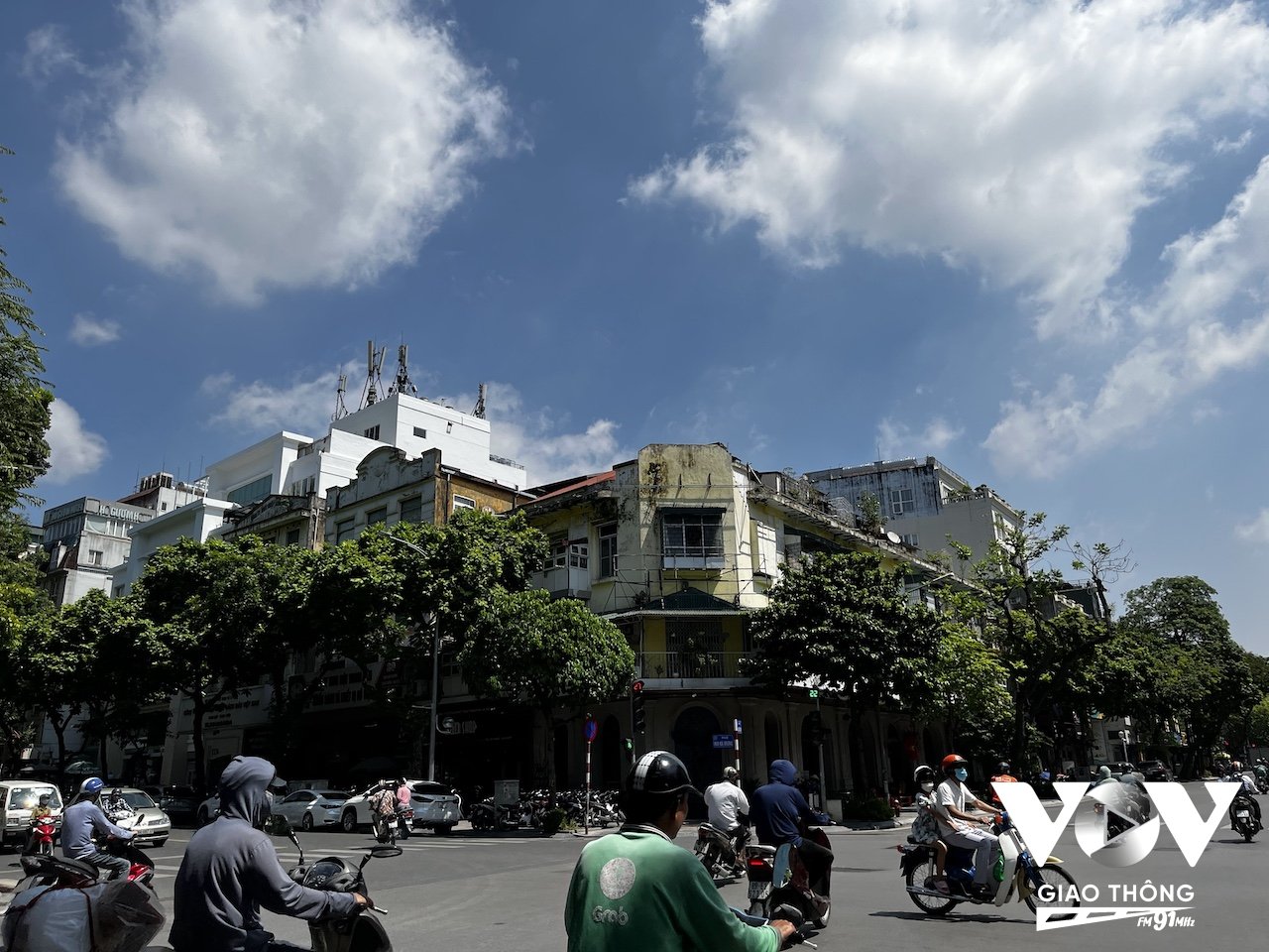 Cây xanh không đủ để phủ bóng mát cho các tòa nhà