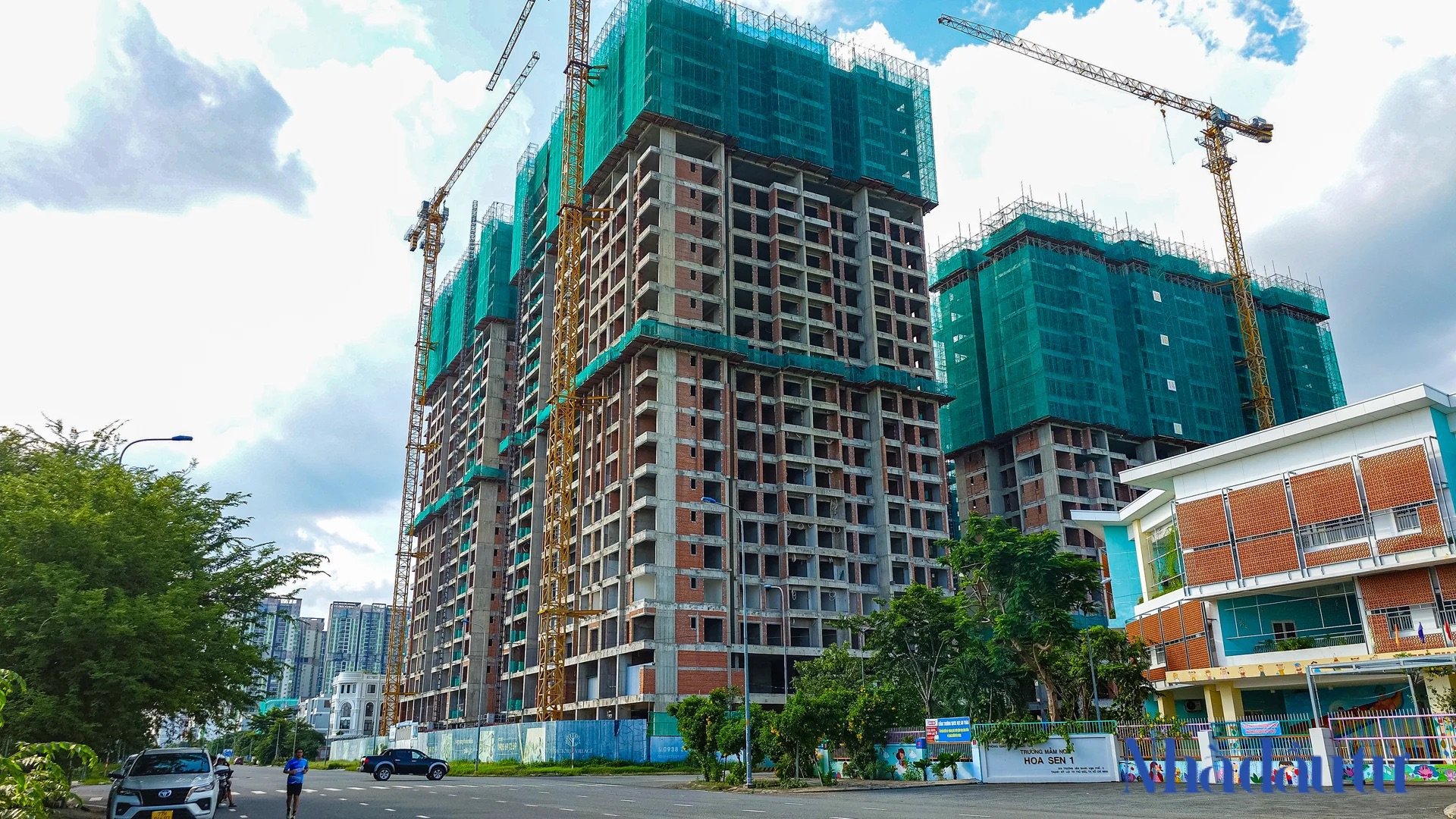 Bộ Xây dựng cần nghiên cứu kỹ lưỡng những giải pháp để đảm bảo chất lượng công trình khi bỏ giấy phép xây dựng (Ảnh minh họa: VP)