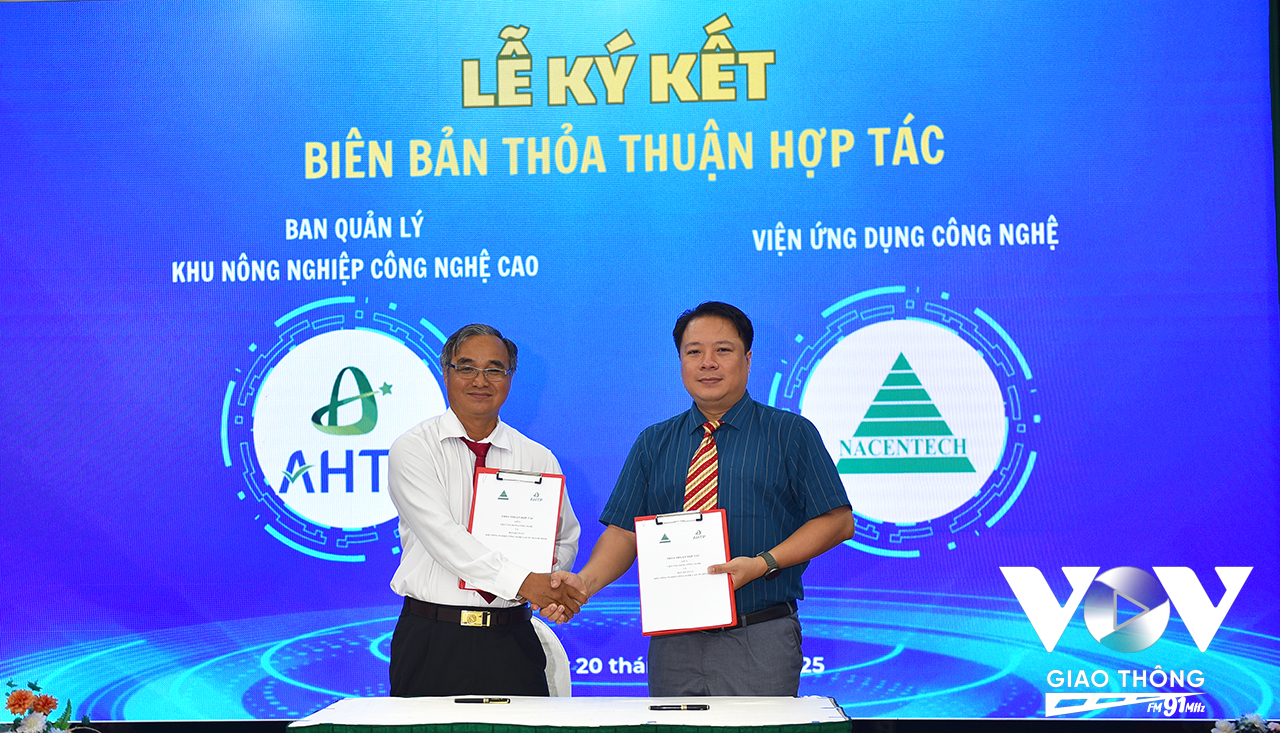 Lễ ký kết giữa các đơn vị. Đây là ''bàn đạp'' giúp các bạn trẻ vững tin khởi nghiệp