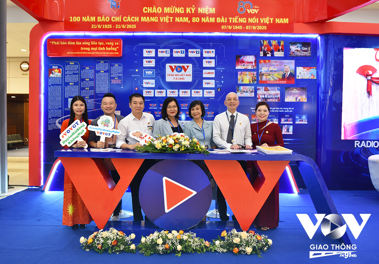 Hội báo toàn quốc 2025 thu hút được nhiều đại biểu tham dự. Đây không chỉ là nơi để giao lưu gặp gỡ nói chuyện nghề, kể chuyện công việc. Mà còn là cầu nối và là nơi tri ân những người những người làm báo trên cả nước