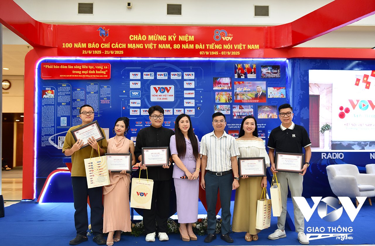 Cũng trong Hội báo toàn quốc 2025, Ban VOV Giao thông Quốc gia đã trao giải cho các tác giả dự cuộc thi Tôi nói về Đài Tiếng nói Việt Nam