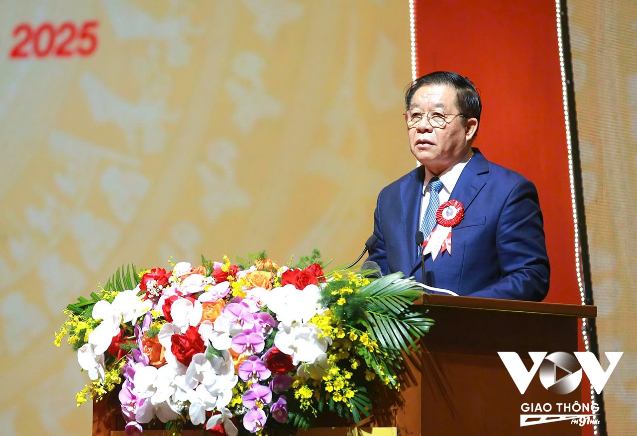 Ông Nguyễn Trọng Nghĩa, Ủy viên Bộ Chính trị, Bí thư Trung ương Đảng, Trưởng Ban Tuyên giáo và Dân vận Trung ương khẳng định, khắc ghi lời dặn của Bác Hồ kính yêu: “Cán bộ báo chí cũng là chiến sĩ cách mạng. Cây bút, trang giấy là vũ khí sắc bén của họ”, những thế hệ người làm báo cách mạng đã luôn kiên trung, bền bỉ, đi đầu, khẳng định vai trò là lực lượng xung kích trên mặt trận tư tưởng – văn hóa, góp phần tạo nên sự đồng thuận, khơi dậy ý chí và niềm tin mãnh liệt vào thắng lợi của sự nghiệp đấu tranh giải phóng dân tộc, thống nhất đất nước và công cuộc đổi mới, phát triển và hội nhập hiện nay